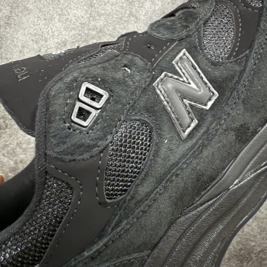 图片[4]-【ZOK/Goat版】New Balance NB992纯黑 M992EA 独家私模 NB天花板 打破市面NB无高端格局 原鞋购入开发 采购原厂皮料 正确3M反光细节 原楦原纸版开发 正确6层组合底模精密开发 后跟透明TPU水晶装饰条稳固 沿用了引以为傲的跑鞋手工技艺 采用猪皮绒面并包裹局部透气网面的鞋身设计 菱网鞋舌上刻有New Balance USA 鞋面依旧身着经典的大热之灰 彰显了其高端的品质身份 尺码：36 37 37.5 38 38.5 39 40 40.5 41.5 42 42.5 43 44 45 46.5-选品中心