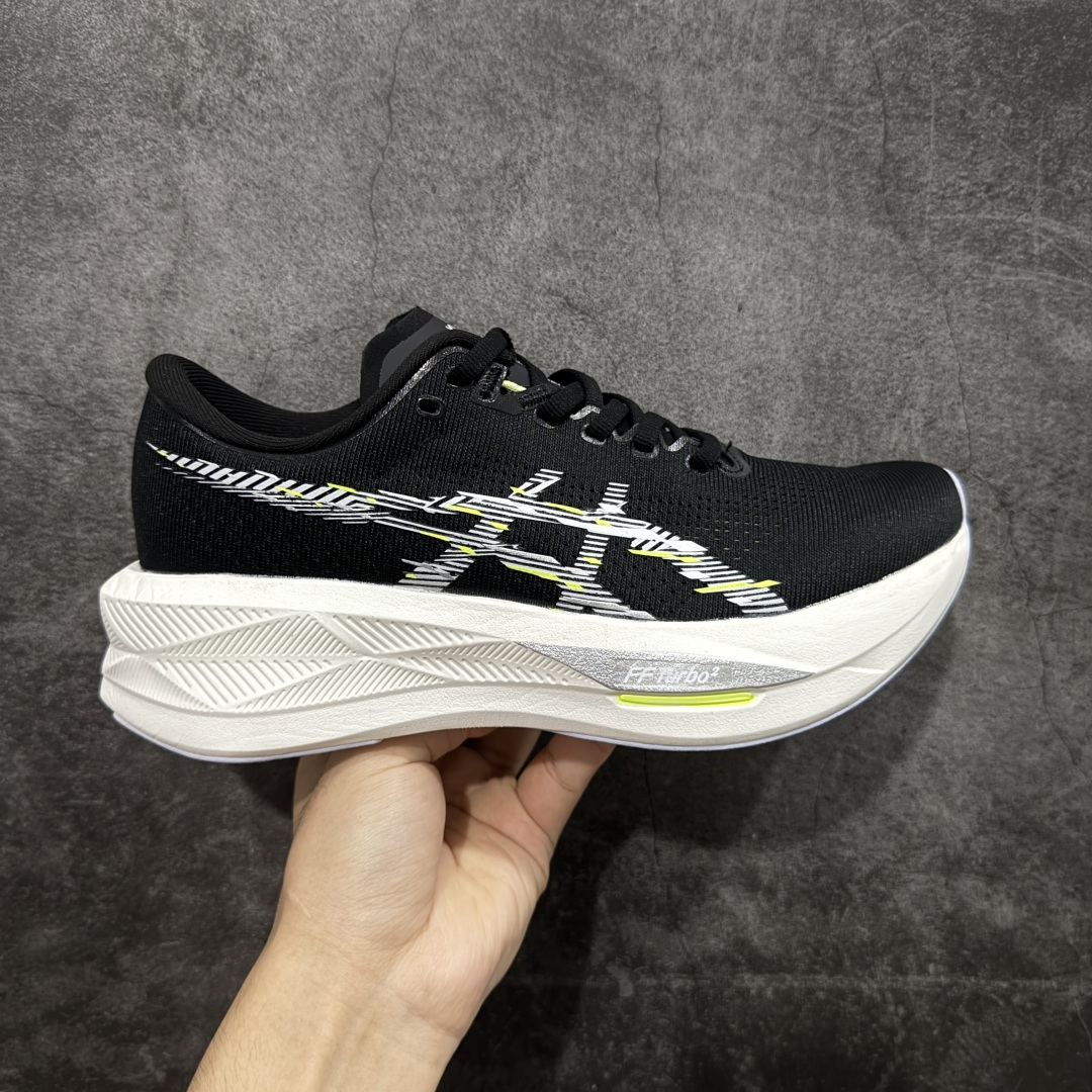 【公司级】Asics SONICBLAST 亚瑟士运动休闲透气专业跑鞋 此种置于中底内部的自适应发泡材料 可在每一次冲击后帮助足弓重新定位 强化迈步时的支撑性中底处的另一项升级为FFBLASTTM PLUSECO缓冲科技 此种材料含有约24%的生物基成分 可在每一步中创造绵柔的触地脚感PureGELM科技位干鞋跟底部 柔软度比标准GELM科技高65% 为长跑训练者带来令人惊奇的运动顺畅感 尺码： 36-45-选品中心