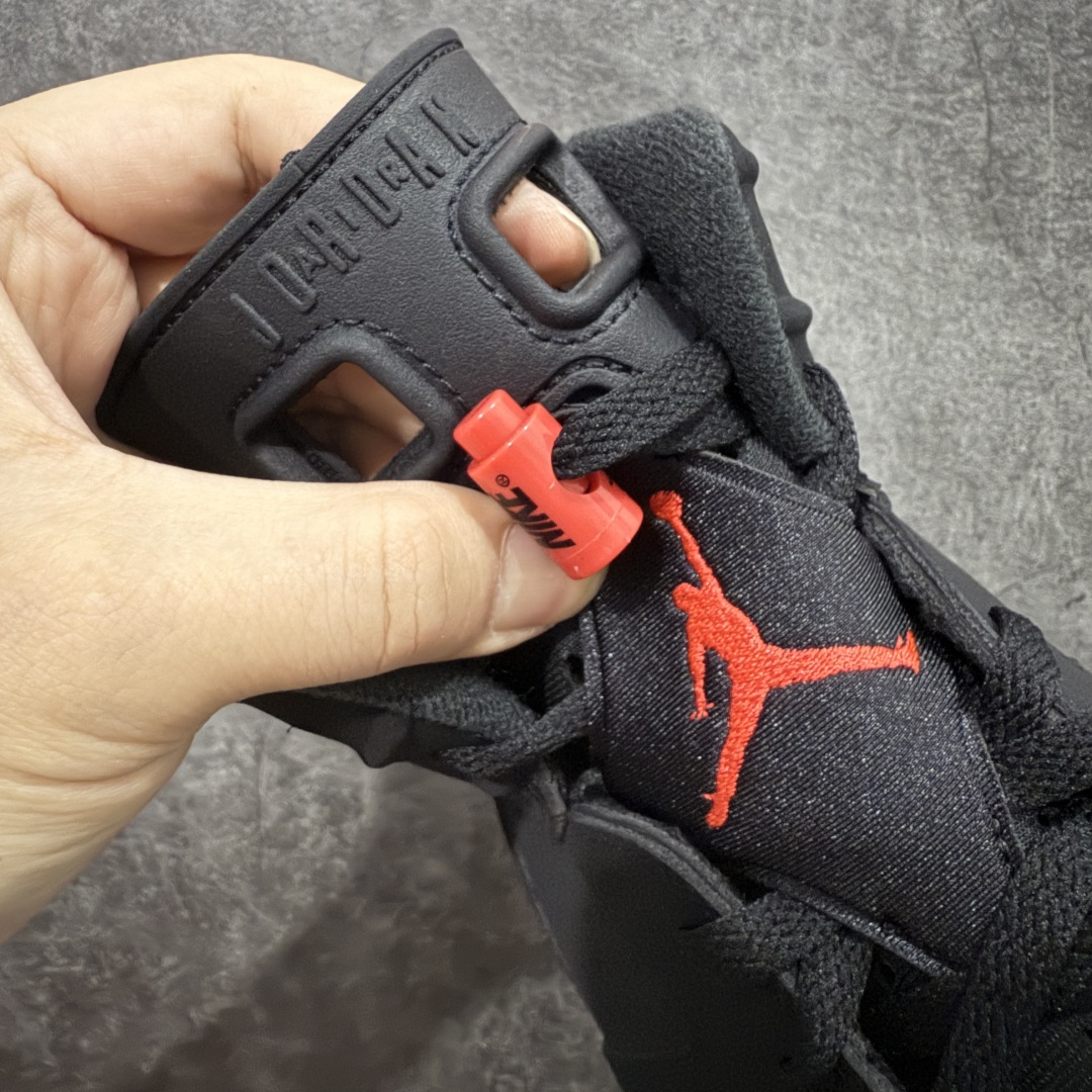 图片[6]-【DG2.0版本】Air Jordan AJ6 Retro 反转红外线2026复刻黑红 CT8529-001 高端零售裸鞋圈特供批次 SZ原厂全套原楦原纸板冲刀磨具开发 原厂皮料加持 原厂港宝加持定型后跟R度完美 同源原厂电绣 飞翼针数密度立体效果一致 百分百一致原鞋 原厂拉帮工艺 针距密度一致 后跟弧度收口自然不对折 极致一眼正品既视感 进口玻璃冲刀皮料裁剪零毛边 全鞋电脑针车工艺 品控清洁度最高QC检验标准 免检产品 原厂订购鞋盒、鞋标、防尘纸、鞋撑、鞋带 追求极致的原厂味道 尺码：40.5 41 42 42.5 43 44 44.5 45 46 47.5 48.5-选品中心