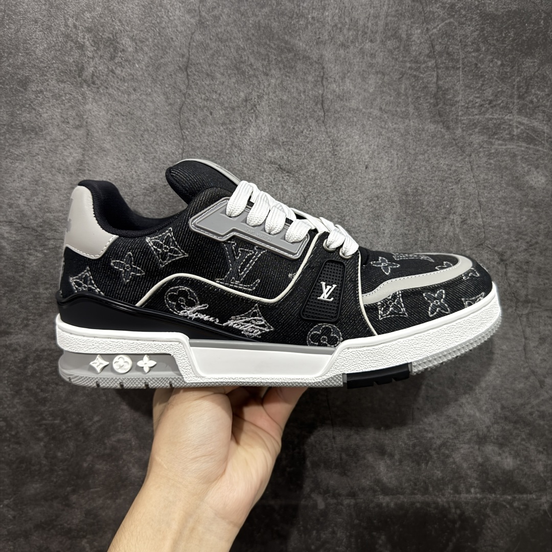 【广东纯原版本】Louis Vuitton Trainer lv时装走秀运动鞋 完美鞋型超高的清洁度 零毛边线头瑕疵 全套原楦原纸版原鞋开模 全网最具灵魂的版型 正确原装黄色鞋盒 正确中底印花 鞋面印花3D高频深度立体 全鞋电脑针车 紧密相连 针距密度一致 环保乳胶注塑鞋垫 厚度脚感还原原版 皮面裁剪部位 统一油边封口工艺 原装橡胶大底含胶量大底组合零偏差 专柜全套包装 防尘袋 说明书 质保卡 男女鞋 尺码:38 39 40 41 42 43 44 45-选品中心