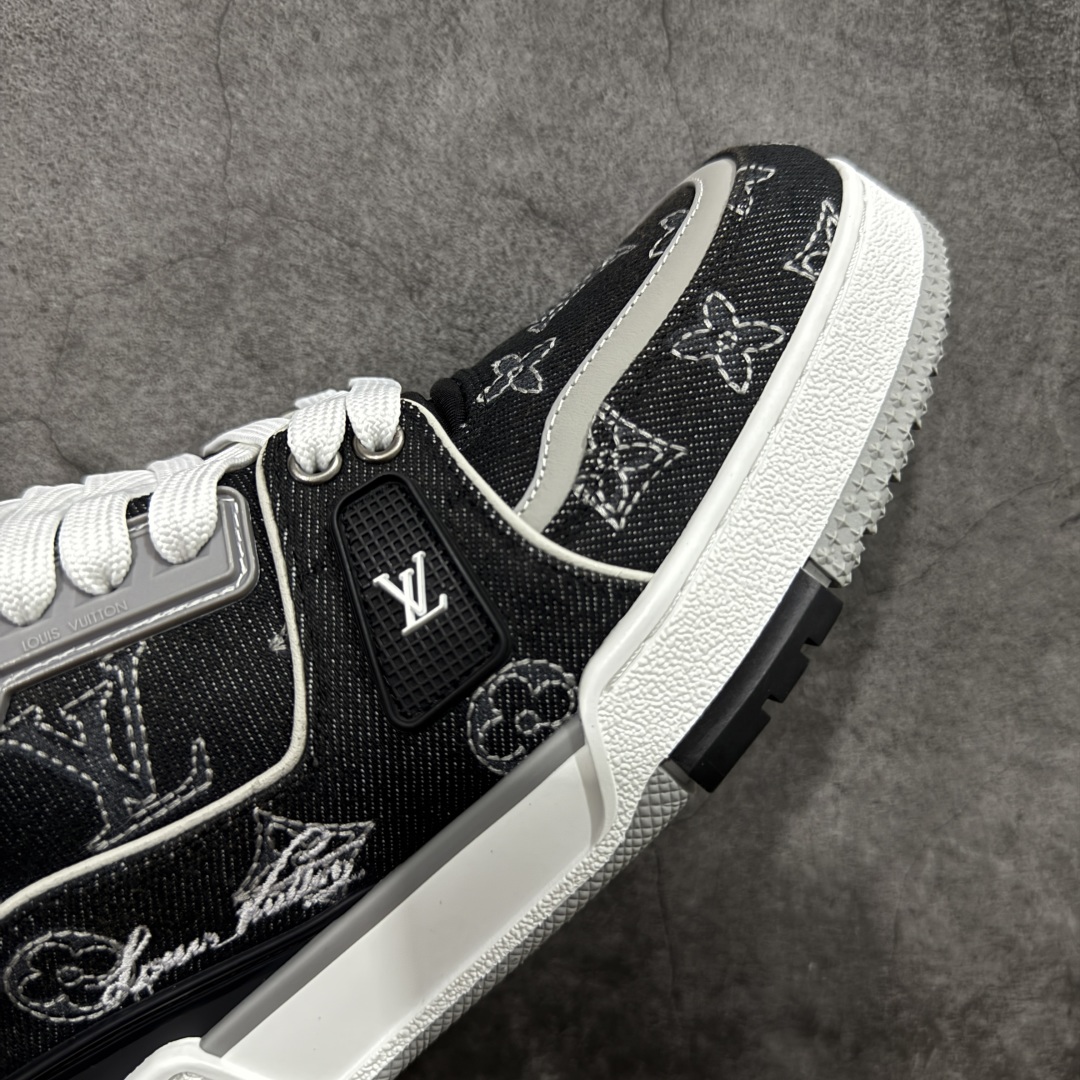 图片[6]-【广东纯原版本】Louis Vuitton Trainer lv时装走秀运动鞋 完美鞋型超高的清洁度 零毛边线头瑕疵 全套原楦原纸版原鞋开模 全网最具灵魂的版型 正确原装黄色鞋盒 正确中底印花 鞋面印花3D高频深度立体 全鞋电脑针车 紧密相连 针距密度一致 环保乳胶注塑鞋垫 厚度脚感还原原版 皮面裁剪部位 统一油边封口工艺 原装橡胶大底含胶量大底组合零偏差 专柜全套包装 防尘袋 说明书 质保卡 男女鞋 尺码：38 39 40 41 42 43 44 45-选品中心