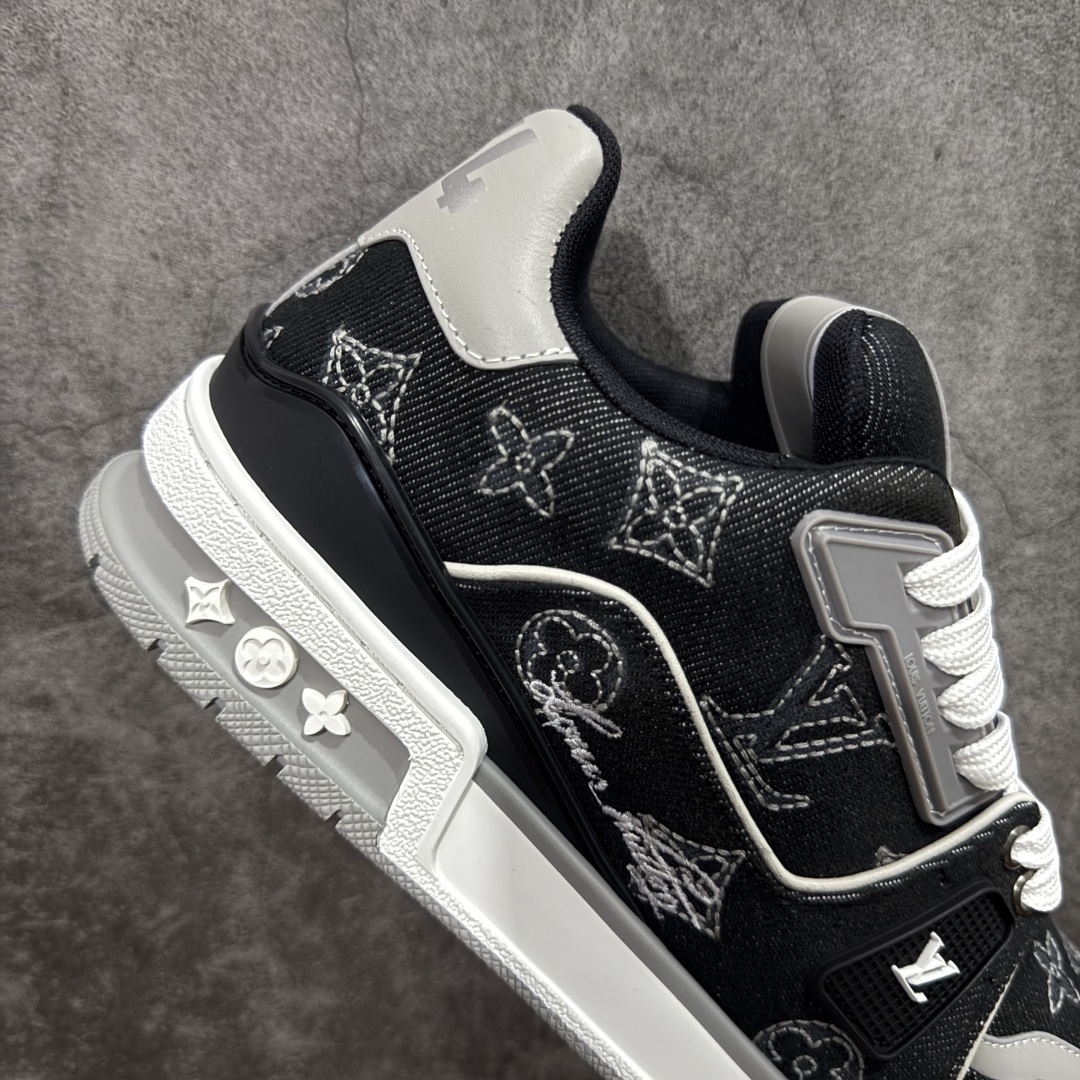 图片[7]-【广东纯原版本】Louis Vuitton Trainer lv时装走秀运动鞋 完美鞋型超高的清洁度 零毛边线头瑕疵 全套原楦原纸版原鞋开模 全网最具灵魂的版型 正确原装黄色鞋盒 正确中底印花 鞋面印花3D高频深度立体 全鞋电脑针车 紧密相连 针距密度一致 环保乳胶注塑鞋垫 厚度脚感还原原版 皮面裁剪部位 统一油边封口工艺 原装橡胶大底含胶量大底组合零偏差 专柜全套包装 防尘袋 说明书 质保卡 男女鞋 尺码：38 39 40 41 42 43 44 45-选品中心