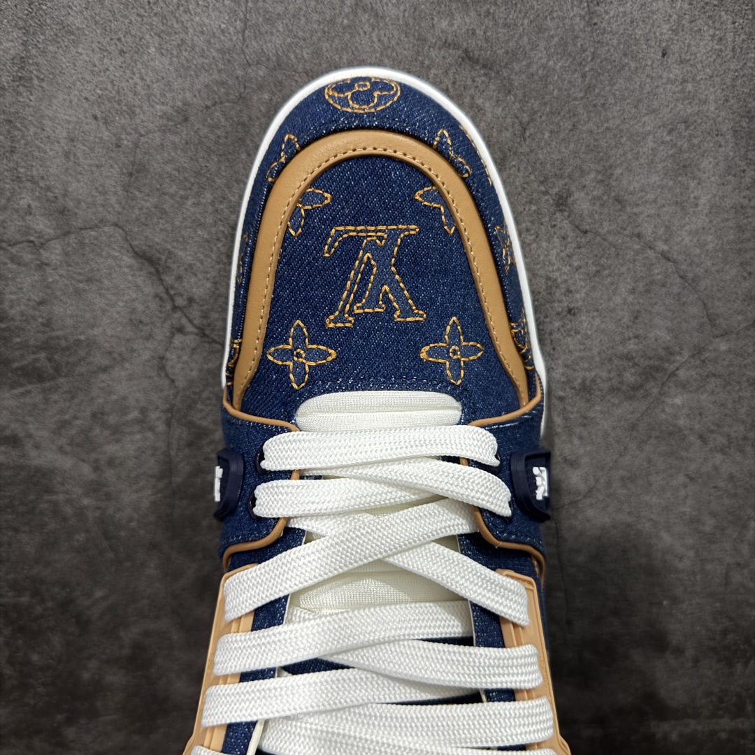 图片[5]-【广东纯原版本】Louis Vuitton Trainer lv时装走秀运动鞋 完美鞋型超高的清洁度 零毛边线头瑕疵 全套原楦原纸版原鞋开模 全网最具灵魂的版型 正确原装黄色鞋盒 正确中底印花 鞋面印花3D高频深度立体 全鞋电脑针车 紧密相连 针距密度一致 环保乳胶注塑鞋垫 厚度脚感还原原版 皮面裁剪部位 统一油边封口工艺 原装橡胶大底含胶量大底组合零偏差 专柜全套包装 防尘袋 说明书 质保卡 男女鞋 尺码：38 39 40 41 42 43 44 45-选品中心