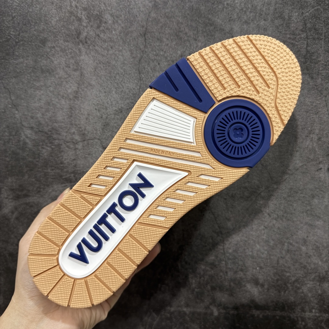 图片[9]-【广东纯原版本】Louis Vuitton Trainer lv时装走秀运动鞋 完美鞋型超高的清洁度 零毛边线头瑕疵 全套原楦原纸版原鞋开模 全网最具灵魂的版型 正确原装黄色鞋盒 正确中底印花 鞋面印花3D高频深度立体 全鞋电脑针车 紧密相连 针距密度一致 环保乳胶注塑鞋垫 厚度脚感还原原版 皮面裁剪部位 统一油边封口工艺 原装橡胶大底含胶量大底组合零偏差 专柜全套包装 防尘袋 说明书 质保卡 男女鞋 尺码：38 39 40 41 42 43 44 45-选品中心