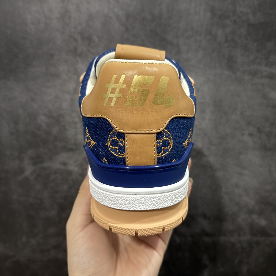 图片[4]-【广东纯原版本】Louis Vuitton Trainer lv时装走秀运动鞋 完美鞋型超高的清洁度 零毛边线头瑕疵 全套原楦原纸版原鞋开模 全网最具灵魂的版型 正确原装黄色鞋盒 正确中底印花 鞋面印花3D高频深度立体 全鞋电脑针车 紧密相连 针距密度一致 环保乳胶注塑鞋垫 厚度脚感还原原版 皮面裁剪部位 统一油边封口工艺 原装橡胶大底含胶量大底组合零偏差 专柜全套包装 防尘袋 说明书 质保卡 男女鞋 尺码：38 39 40 41 42 43 44 45-选品中心