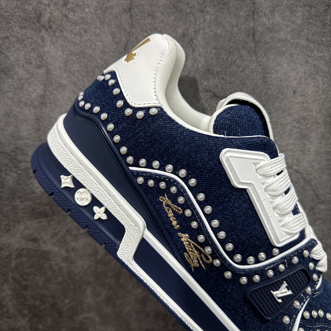 图片[7]-【广东纯原版本】Louis Vuitton Trainer lv时装走秀运动鞋 完美鞋型超高的清洁度 零毛边线头瑕疵 全套原楦原纸版原鞋开模 全网最具灵魂的版型 正确原装黄色鞋盒 正确中底印花 鞋面印花3D高频深度立体 全鞋电脑针车 紧密相连 针距密度一致 环保乳胶注塑鞋垫 厚度脚感还原原版 皮面裁剪部位 统一油边封口工艺 原装橡胶大底含胶量大底组合零偏差 专柜全套包装 防尘袋 说明书 质保卡 男女鞋 尺码：38 39 40 41 42 43 44 45-选品中心