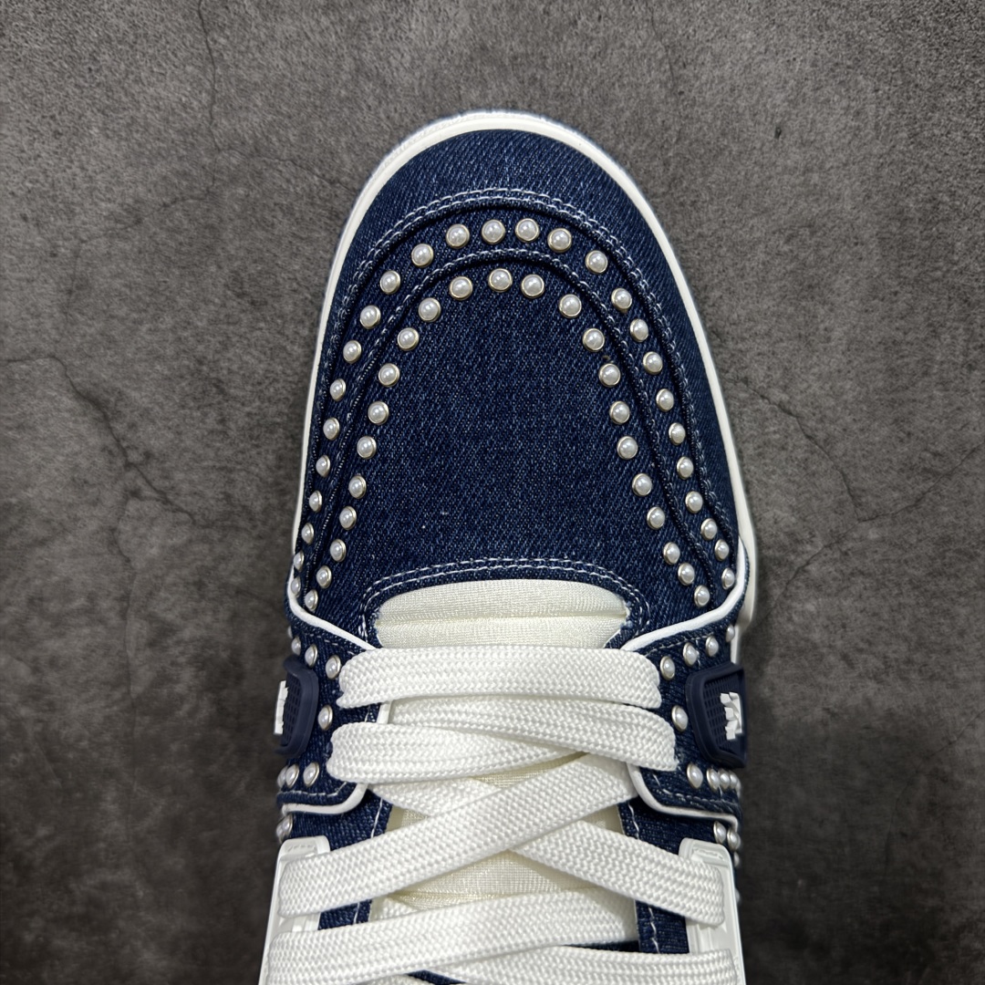 图片[5]-【广东纯原版本】Louis Vuitton Trainer lv时装走秀运动鞋 完美鞋型超高的清洁度 零毛边线头瑕疵 全套原楦原纸版原鞋开模 全网最具灵魂的版型 正确原装黄色鞋盒 正确中底印花 鞋面印花3D高频深度立体 全鞋电脑针车 紧密相连 针距密度一致 环保乳胶注塑鞋垫 厚度脚感还原原版 皮面裁剪部位 统一油边封口工艺 原装橡胶大底含胶量大底组合零偏差 专柜全套包装 防尘袋 说明书 质保卡 男女鞋 尺码：38 39 40 41 42 43 44 45-选品中心