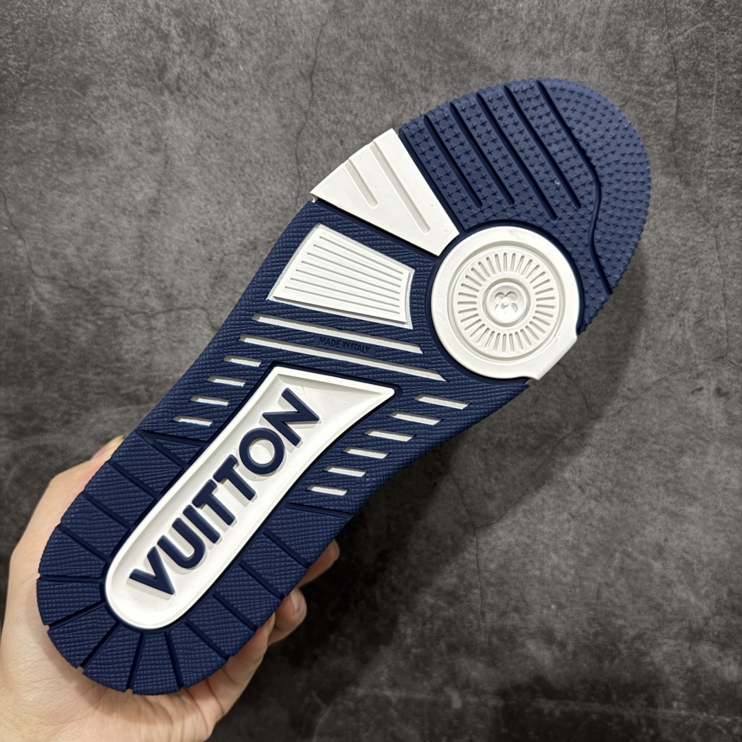 图片[9]-【广东纯原版本】Louis Vuitton Trainer lv时装走秀运动鞋 完美鞋型超高的清洁度 零毛边线头瑕疵 全套原楦原纸版原鞋开模 全网最具灵魂的版型 正确原装黄色鞋盒 正确中底印花 鞋面印花3D高频深度立体 全鞋电脑针车 紧密相连 针距密度一致 环保乳胶注塑鞋垫 厚度脚感还原原版 皮面裁剪部位 统一油边封口工艺 原装橡胶大底含胶量大底组合零偏差 专柜全套包装 防尘袋 说明书 质保卡 男女鞋 尺码：38 39 40 41 42 43 44 45-选品中心