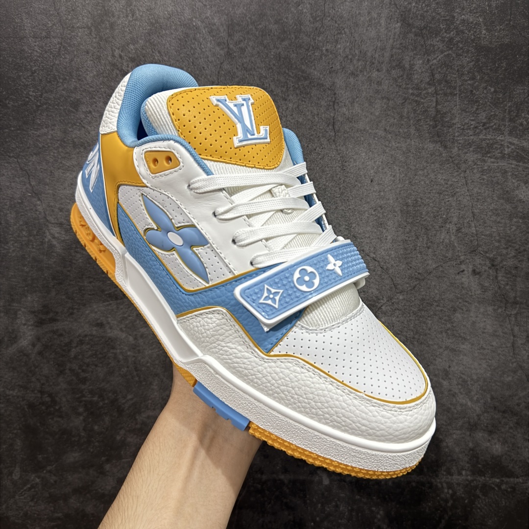 图片[3]-【广东纯原版本】Louis Vuitton Trainer lv时装走秀运动鞋 完美鞋型超高的清洁度 零毛边线头瑕疵 全套原楦原纸版原鞋开模 全网最具灵魂的版型 正确原装黄色鞋盒 正确中底印花 鞋面印花3D高频深度立体 全鞋电脑针车 紧密相连 针距密度一致 环保乳胶注塑鞋垫 厚度脚感还原原版 皮面裁剪部位 统一油边封口工艺 原装橡胶大底含胶量大底组合零偏差 专柜全套包装 防尘袋 说明书 质保卡 男女鞋 尺码：38 39 40 41 42 43 44 45-选品中心