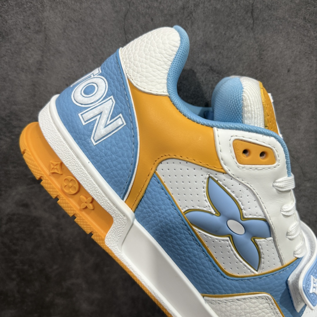 图片[7]-【广东纯原版本】Louis Vuitton Trainer lv时装走秀运动鞋 完美鞋型超高的清洁度 零毛边线头瑕疵 全套原楦原纸版原鞋开模 全网最具灵魂的版型 正确原装黄色鞋盒 正确中底印花 鞋面印花3D高频深度立体 全鞋电脑针车 紧密相连 针距密度一致 环保乳胶注塑鞋垫 厚度脚感还原原版 皮面裁剪部位 统一油边封口工艺 原装橡胶大底含胶量大底组合零偏差 专柜全套包装 防尘袋 说明书 质保卡 男女鞋 尺码：38 39 40 41 42 43 44 45-选品中心