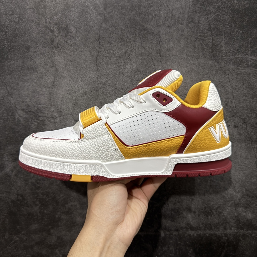 图片[2]-【广东纯原版本】Louis Vuitton Trainer lv时装走秀运动鞋 完美鞋型超高的清洁度 零毛边线头瑕疵 全套原楦原纸版原鞋开模 全网最具灵魂的版型 正确原装黄色鞋盒 正确中底印花 鞋面印花3D高频深度立体 全鞋电脑针车 紧密相连 针距密度一致 环保乳胶注塑鞋垫 厚度脚感还原原版 皮面裁剪部位 统一油边封口工艺 原装橡胶大底含胶量大底组合零偏差 专柜全套包装 防尘袋 说明书 质保卡 男女鞋 尺码：38 39 40 41 42 43 44 45-选品中心