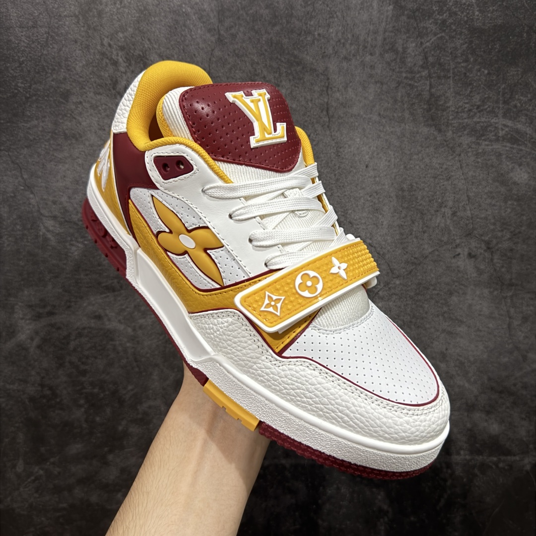 图片[3]-【广东纯原版本】Louis Vuitton Trainer lv时装走秀运动鞋 完美鞋型超高的清洁度 零毛边线头瑕疵 全套原楦原纸版原鞋开模 全网最具灵魂的版型 正确原装黄色鞋盒 正确中底印花 鞋面印花3D高频深度立体 全鞋电脑针车 紧密相连 针距密度一致 环保乳胶注塑鞋垫 厚度脚感还原原版 皮面裁剪部位 统一油边封口工艺 原装橡胶大底含胶量大底组合零偏差 专柜全套包装 防尘袋 说明书 质保卡 男女鞋 尺码：38 39 40 41 42 43 44 45-选品中心