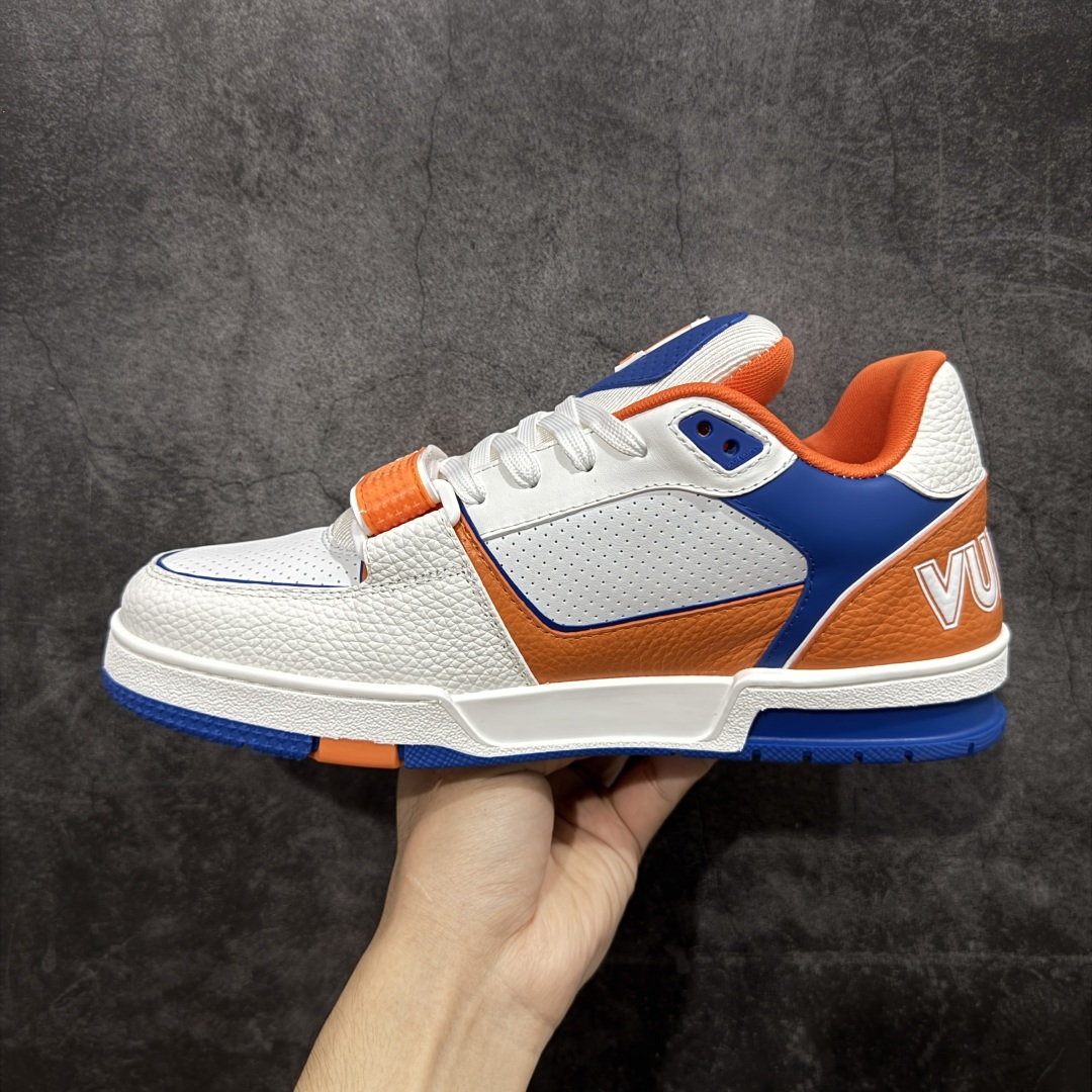 图片[2]-【广东纯原版本】Louis Vuitton Trainer lv时装走秀运动鞋 完美鞋型超高的清洁度 零毛边线头瑕疵 全套原楦原纸版原鞋开模 全网最具灵魂的版型 正确原装黄色鞋盒 正确中底印花 鞋面印花3D高频深度立体 全鞋电脑针车 紧密相连 针距密度一致 环保乳胶注塑鞋垫 厚度脚感还原原版 皮面裁剪部位 统一油边封口工艺 原装橡胶大底含胶量大底组合零偏差 专柜全套包装 防尘袋 说明书 质保卡 男女鞋 尺码：38 39 40 41 42 43 44 45-选品中心