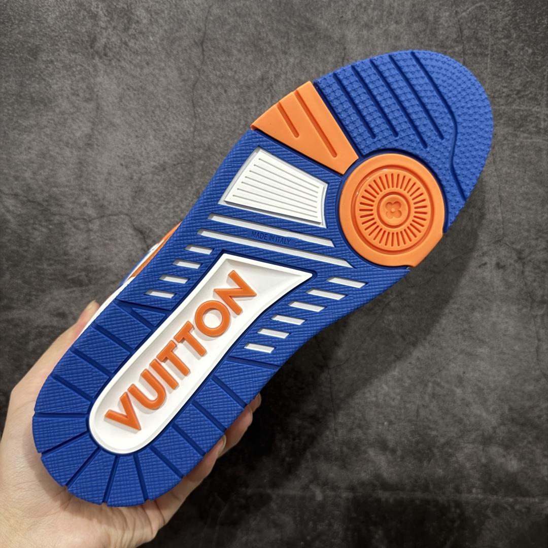 图片[9]-【广东纯原版本】Louis Vuitton Trainer lv时装走秀运动鞋 完美鞋型超高的清洁度 零毛边线头瑕疵 全套原楦原纸版原鞋开模 全网最具灵魂的版型 正确原装黄色鞋盒 正确中底印花 鞋面印花3D高频深度立体 全鞋电脑针车 紧密相连 针距密度一致 环保乳胶注塑鞋垫 厚度脚感还原原版 皮面裁剪部位 统一油边封口工艺 原装橡胶大底含胶量大底组合零偏差 专柜全套包装 防尘袋 说明书 质保卡 男女鞋 尺码：38 39 40 41 42 43 44 45-选品中心