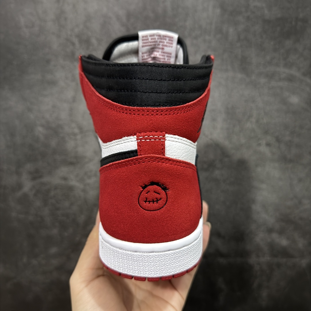 图片[4]-【Ljr特供】Travis Scott x Air Jordan AJ1 High OG SP TS联名红白倒钩高帮 DH3277-601 全新改良批次 圈内最强倒钩系列 高端零售裸鞋圈特供批次 SZ原厂全套原楦原纸板冲刀磨具开发 原厂皮料加持 原厂港宝加持定型后跟R度完美 同源原厂电绣 飞翼针数密度立体效果一致 百分百一致原鞋 原厂拉帮工艺 针距密度一致 后跟弧度收口自然不对折 极致一眼正品既视感 进口玻璃冲刀皮料裁剪零毛边 全鞋电脑针车工艺 品控清洁度最高QC检验标准 免检产品 原厂订购鞋盒、鞋标、防尘纸、鞋撑、鞋带 追求极致的原厂味道 尺码：40.5 41 42 42.5 43 44 44.5 45 46 47.5 48.5-选品中心