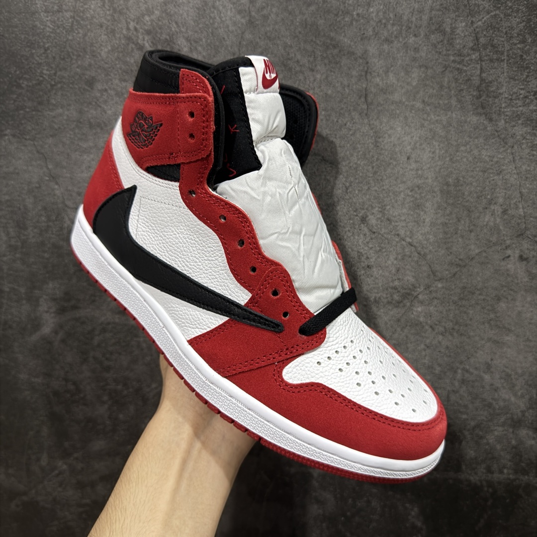 图片[3]-【Ljr特供】Travis Scott x Air Jordan AJ1 High OG SP TS联名红白倒钩高帮 DH3277-601 全新改良批次 圈内最强倒钩系列 高端零售裸鞋圈特供批次 SZ原厂全套原楦原纸板冲刀磨具开发 原厂皮料加持 原厂港宝加持定型后跟R度完美 同源原厂电绣 飞翼针数密度立体效果一致 百分百一致原鞋 原厂拉帮工艺 针距密度一致 后跟弧度收口自然不对折 极致一眼正品既视感 进口玻璃冲刀皮料裁剪零毛边 全鞋电脑针车工艺 品控清洁度最高QC检验标准 免检产品 原厂订购鞋盒、鞋标、防尘纸、鞋撑、鞋带 追求极致的原厂味道 尺码：40.5 41 42 42.5 43 44 44.5 45 46 47.5 48.5-选品中心