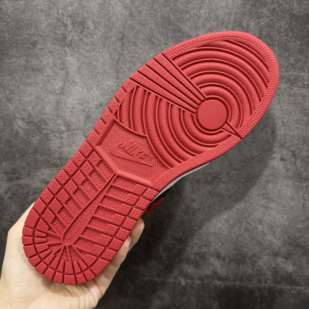 图片[9]-【Ljr特供】Travis Scott x Air Jordan AJ1 High OG SP TS联名红白倒钩高帮 DH3277-601 全新改良批次 圈内最强倒钩系列 高端零售裸鞋圈特供批次 SZ原厂全套原楦原纸板冲刀磨具开发 原厂皮料加持 原厂港宝加持定型后跟R度完美 同源原厂电绣 飞翼针数密度立体效果一致 百分百一致原鞋 原厂拉帮工艺 针距密度一致 后跟弧度收口自然不对折 极致一眼正品既视感 进口玻璃冲刀皮料裁剪零毛边 全鞋电脑针车工艺 品控清洁度最高QC检验标准 免检产品 原厂订购鞋盒、鞋标、防尘纸、鞋撑、鞋带 追求极致的原厂味道 尺码：40.5 41 42 42.5 43 44 44.5 45 46 47.5 48.5-选品中心