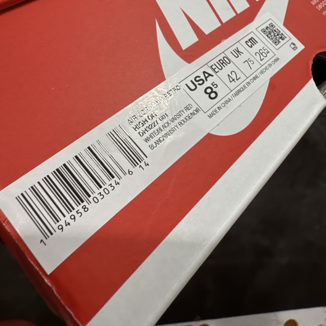 图片[11]-【Ljr特供】Travis Scott x Air Jordan AJ1 High OG SP TS联名红白倒钩高帮 DH3277-601 全新改良批次 圈内最强倒钩系列 高端零售裸鞋圈特供批次 SZ原厂全套原楦原纸板冲刀磨具开发 原厂皮料加持 原厂港宝加持定型后跟R度完美 同源原厂电绣 飞翼针数密度立体效果一致 百分百一致原鞋 原厂拉帮工艺 针距密度一致 后跟弧度收口自然不对折 极致一眼正品既视感 进口玻璃冲刀皮料裁剪零毛边 全鞋电脑针车工艺 品控清洁度最高QC检验标准 免检产品 原厂订购鞋盒、鞋标、防尘纸、鞋撑、鞋带 追求极致的原厂味道 尺码：40.5 41 42 42.5 43 44 44.5 45 46 47.5 48.5-选品中心