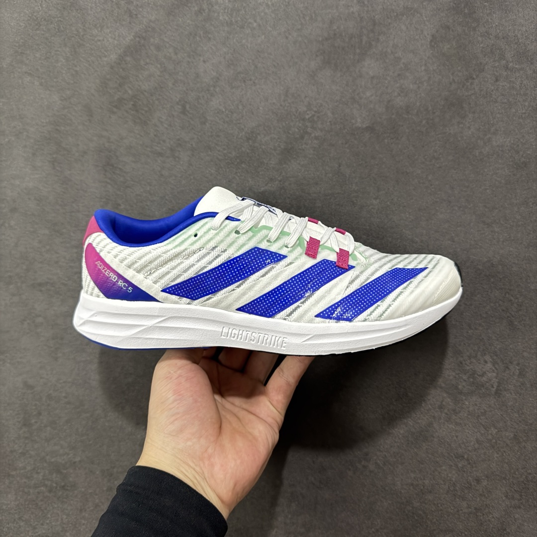 【公司级】Adidas Adizero Rc 5 减震透气休闲训练跑步鞋 沿袭 ADIZERO 系列传统 专为训练备赛设计的专业跑鞋 TORSION SYSTEM 技术 支撑快跑带来的落地冲击力 网材鞋面透气 透湿 排汗 橡胶外底 防滑耐磨 货号: GV9096 尺码: 36 36.5 37.5 38 38.5 39 40 40.5 41 42 42.5 43 44 45-选品中心
