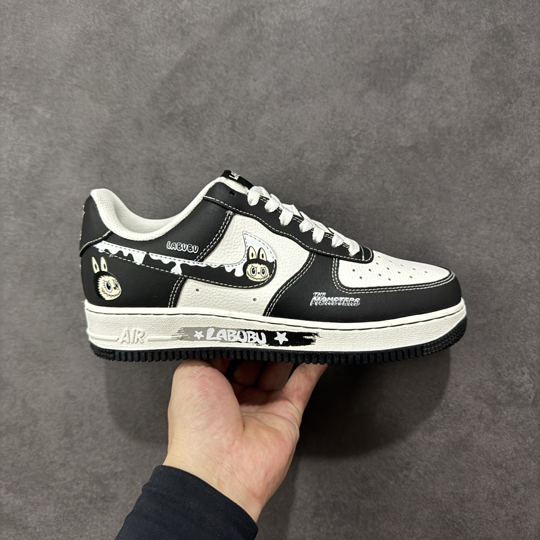【定制版】NIke Air Force 1 \'07 Low “黑色涂鸦拉布布”空军一号 低帮 运动鞋 休闲鞋 折边针车 工艺难度大 原楦头原纸板 原装鞋盒 定制五金配件 内置全掌气垫 原厂鞋底 货号:KJ5188-001 尺码:36 36.5 37.5 38 38.5 39 40 40.5 41 42 42.5 43 44 44.5 45 编码:HXSA310320-选品中心