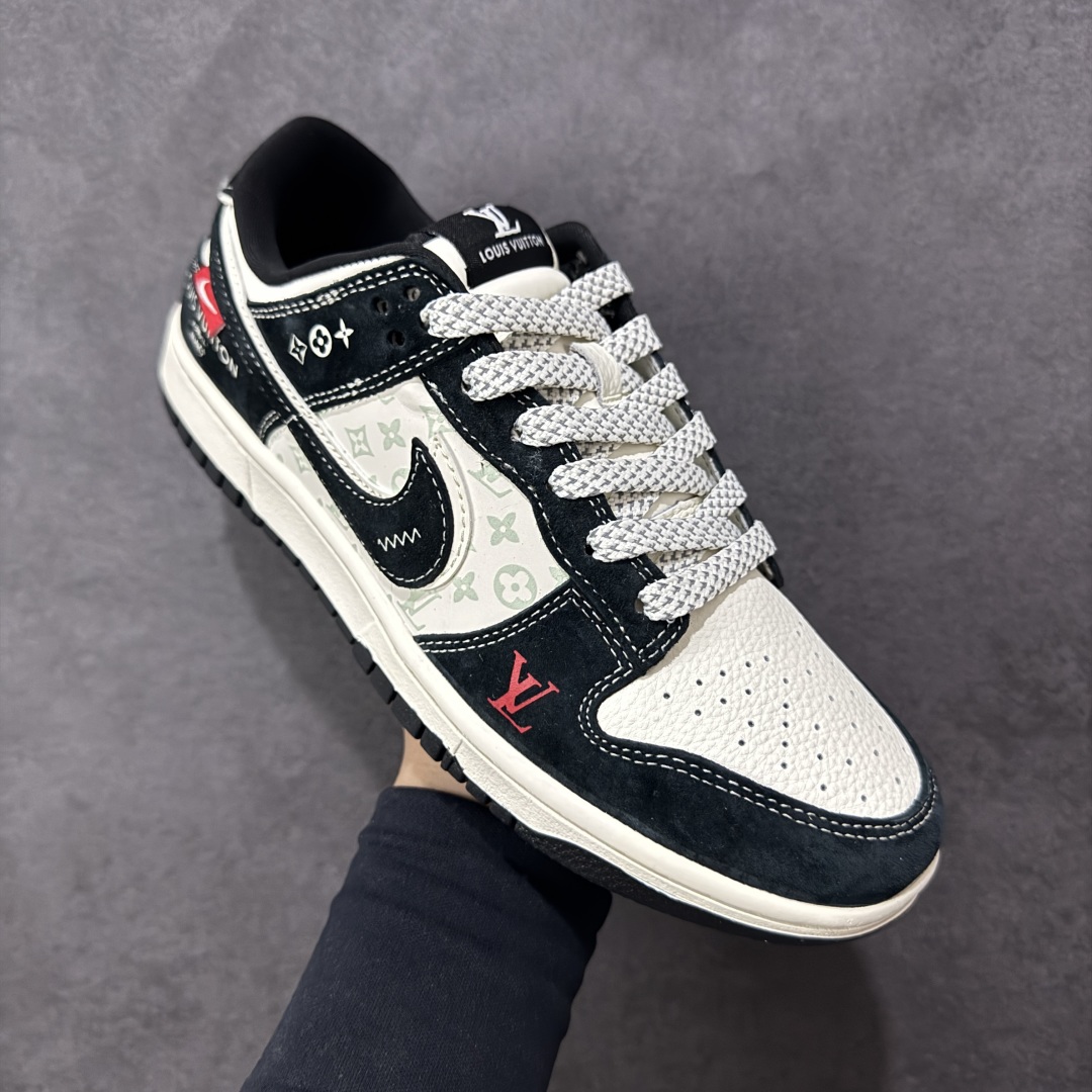 图片[3]-【定制版】Nike SB Dunk Low“LV联名——双勾信花” 周年高端定制 低帮休闲板鞋 定制鞋盒 大厂纯原品质出货 超高清洁度 皮料切割干净无任何毛边 细节完美 货号：CX5050-Y22 尺码： 36 36.5 37.5 38 38.5 39 40 40.5 41 42 42.5 43 44 44.5 45-选品中心