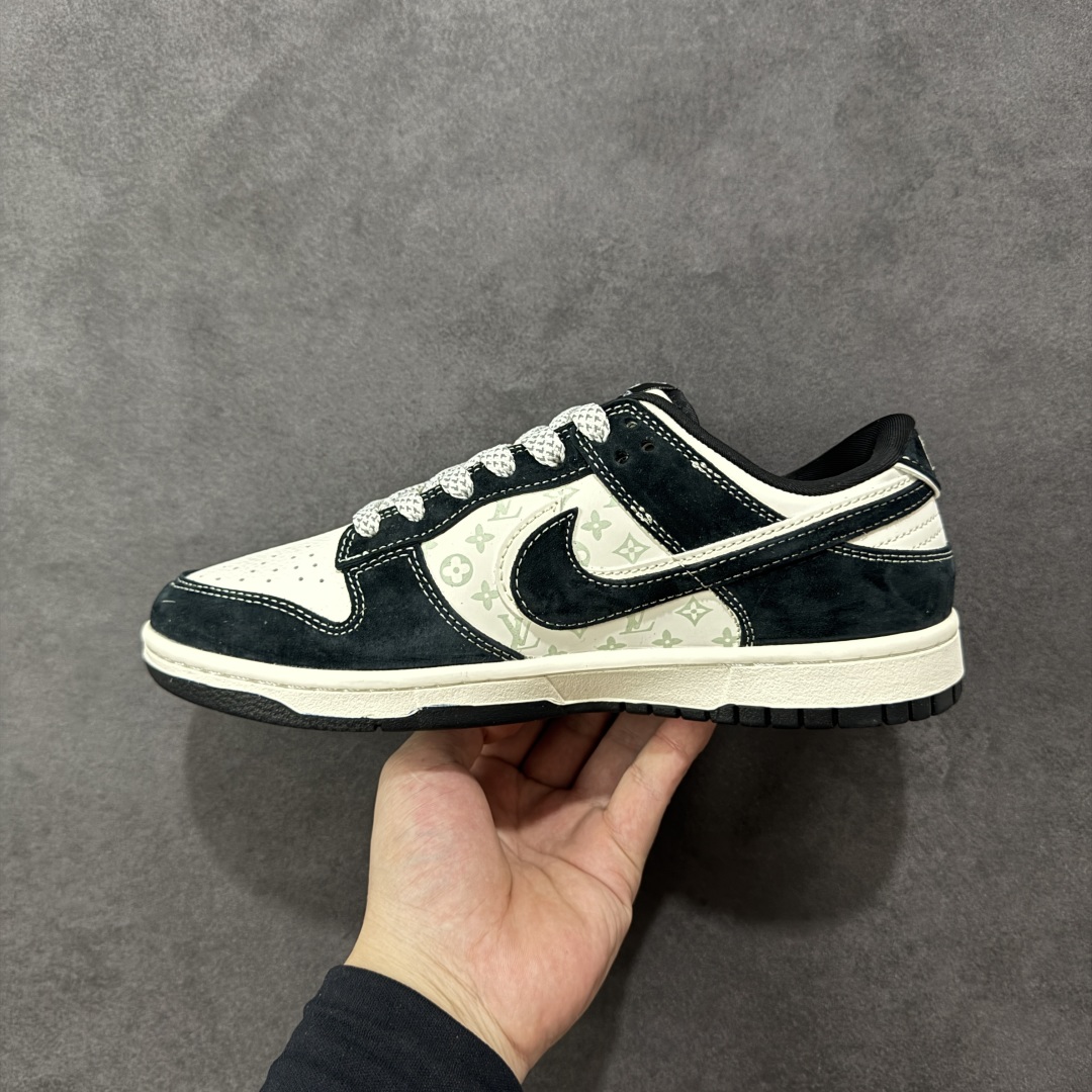 图片[2]-【定制版】Nike SB Dunk Low“LV联名——双勾信花” 周年高端定制 低帮休闲板鞋 定制鞋盒 大厂纯原品质出货 超高清洁度 皮料切割干净无任何毛边 细节完美 货号：CX5050-Y22 尺码： 36 36.5 37.5 38 38.5 39 40 40.5 41 42 42.5 43 44 44.5 45-选品中心