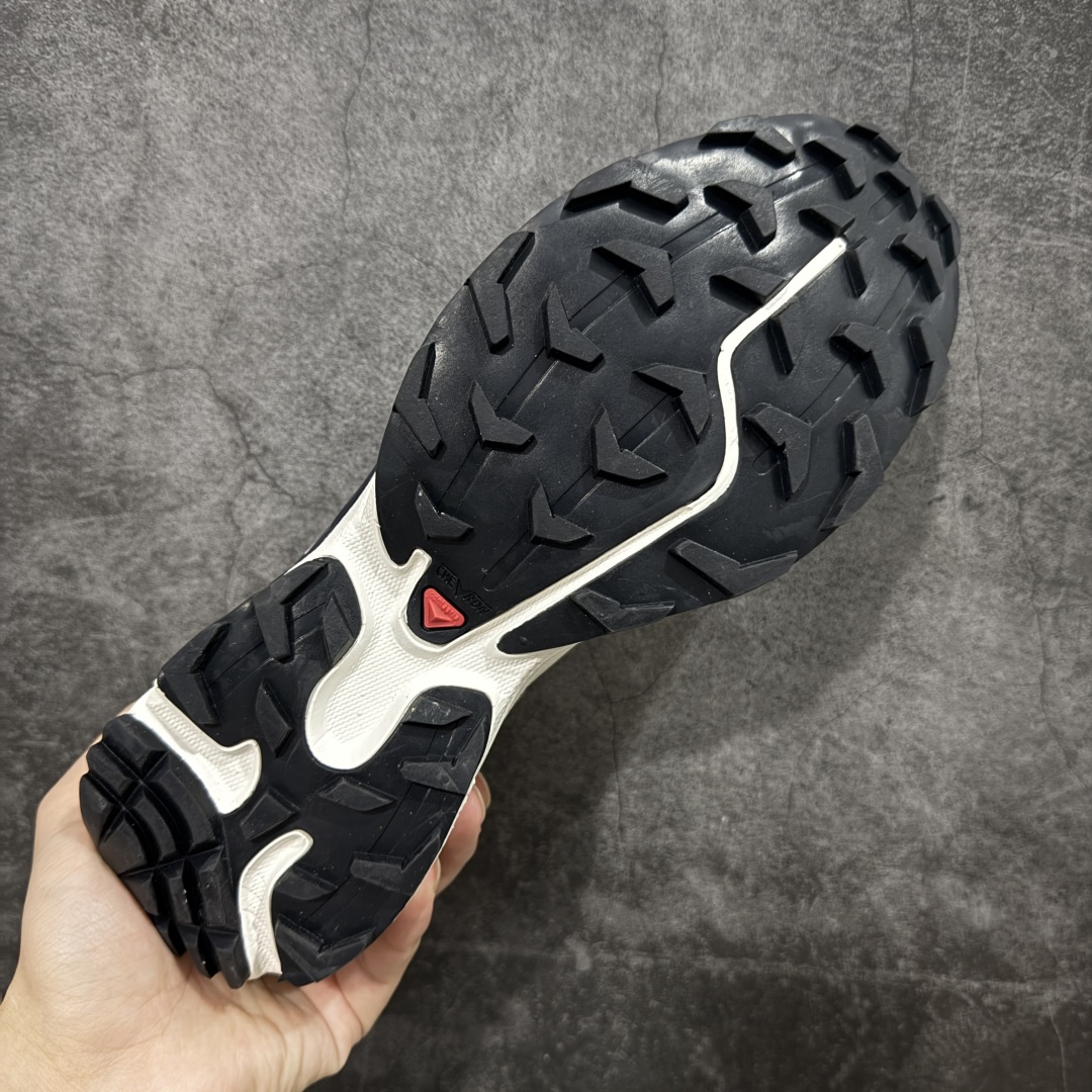 图片[9]-【S版纯原】SALOMON XT-6 萨洛蒙潮流越野机能户外功能鞋 米粉色 478646 全新版本出货 好货不怕晚 品质 细节 材料都是肉眼可以见！ 售前售后也是其它工厂无法匹敌！ 纯原外贸平台特供订单 耗时半年巨作 全套原纸板楦头开发 原厂特供网布配套加持 确保原汁原味 完美呈现版型 原档数据独家私模五层组合大底 原装Ortholite轻量化鞋垫 中底布带钢印编号 原厂TPU锁扣 进口港宝加持 后跟自然饱满 还原公司包裹性 鞋面以“锯齿”状的包裹系统呈现 在基色底之下加入了各种色点缀 将公司的最新技术和时尚前卫的造型融入耐用的长跑款式中 鞋面由 TPU 薄膜制成 并焊接在高耐磨网眼上 使其既时尚又坚固 由 ACS底盘支撑 可增强稳定性和支撑力 以及由橡胶凸耳 Contragrip外底覆盖的 EVA 缓冲中底 旨在应对崎岖的地形 鞋舌上的彩色Salomon 标签、Quicklace 系统以及鞋头、鞋舌和鞋跟上的附加品牌使细节更加完美 让穿着者可以轻松驾驭户外与通勤下的任何运动生活场景 无缝鞋身户外随意纵横 颜值与脚感兼备 出街通勤 绝对非常吸睛 你值得拥有 尺码：36 36.5 37.5 38 38.5 39 40 40.5 41 42 42.5 43 44 44.5 45-选品中心