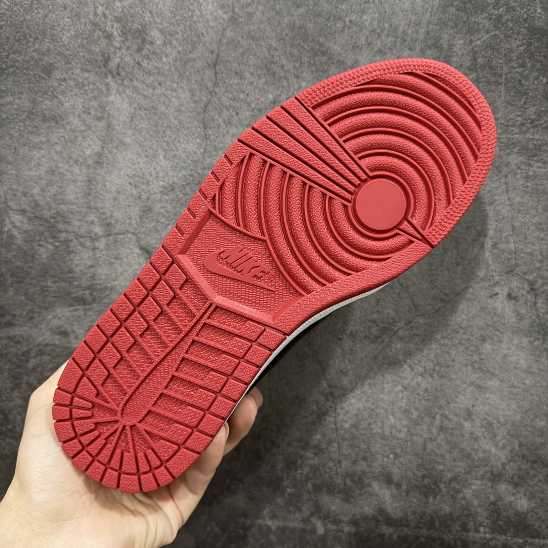 图片[9]-【莞顶LJR版本】Travis Scott x Air Jordan AJ1 Low OG SP TS联名倒钩低帮 DM7866-101 市场风向标版本 圈内最强倒钩系列 高端零售裸鞋圈特供批次 产品品控稳定性领先行业 SZ原厂全套原楦原纸板冲刀磨具开发 原厂皮料加持 原厂港宝加持定型后跟R度完美 同源原厂电绣 鬼脸飞翼针数密度立体效果一致 百分百一致原鞋 原厂拉帮工艺 针距密度一致 后跟弧度收口自然不对折 极致一眼正品既视感 进口玻璃冲刀皮料裁剪零毛边 全鞋电脑针车工艺 品控清洁度最高QC检验标准 免检产品 原厂订购鞋盒、鞋标、防尘纸、鞋撑、鞋带 追求极致的原厂味道 尺码：36 36.5 37.5 38 38.5 39 40 40.5 41 42 42.5 43 44 44.5 45 45.5 46 47.5 48.5-选品中心