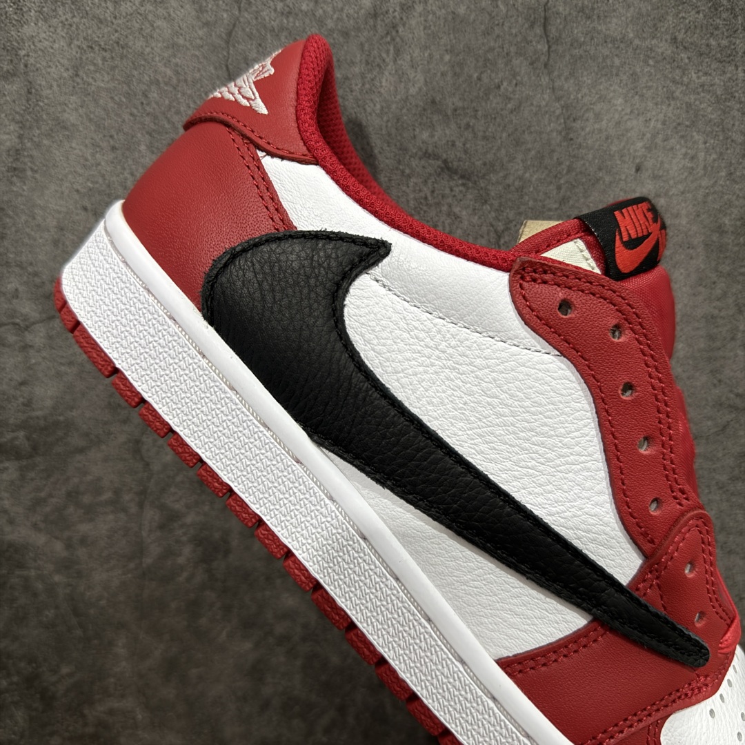 图片[7]-【莞顶LJR版本】Travis Scott x Air Jordan AJ1 Low OG SP TS联名倒钩低帮 DM7866-101 市场风向标版本 圈内最强倒钩系列 高端零售裸鞋圈特供批次 产品品控稳定性领先行业 SZ原厂全套原楦原纸板冲刀磨具开发 原厂皮料加持 原厂港宝加持定型后跟R度完美 同源原厂电绣 鬼脸飞翼针数密度立体效果一致 百分百一致原鞋 原厂拉帮工艺 针距密度一致 后跟弧度收口自然不对折 极致一眼正品既视感 进口玻璃冲刀皮料裁剪零毛边 全鞋电脑针车工艺 品控清洁度最高QC检验标准 免检产品 原厂订购鞋盒、鞋标、防尘纸、鞋撑、鞋带 追求极致的原厂味道 尺码：36 36.5 37.5 38 38.5 39 40 40.5 41 42 42.5 43 44 44.5 45 45.5 46 47.5 48.5-选品中心