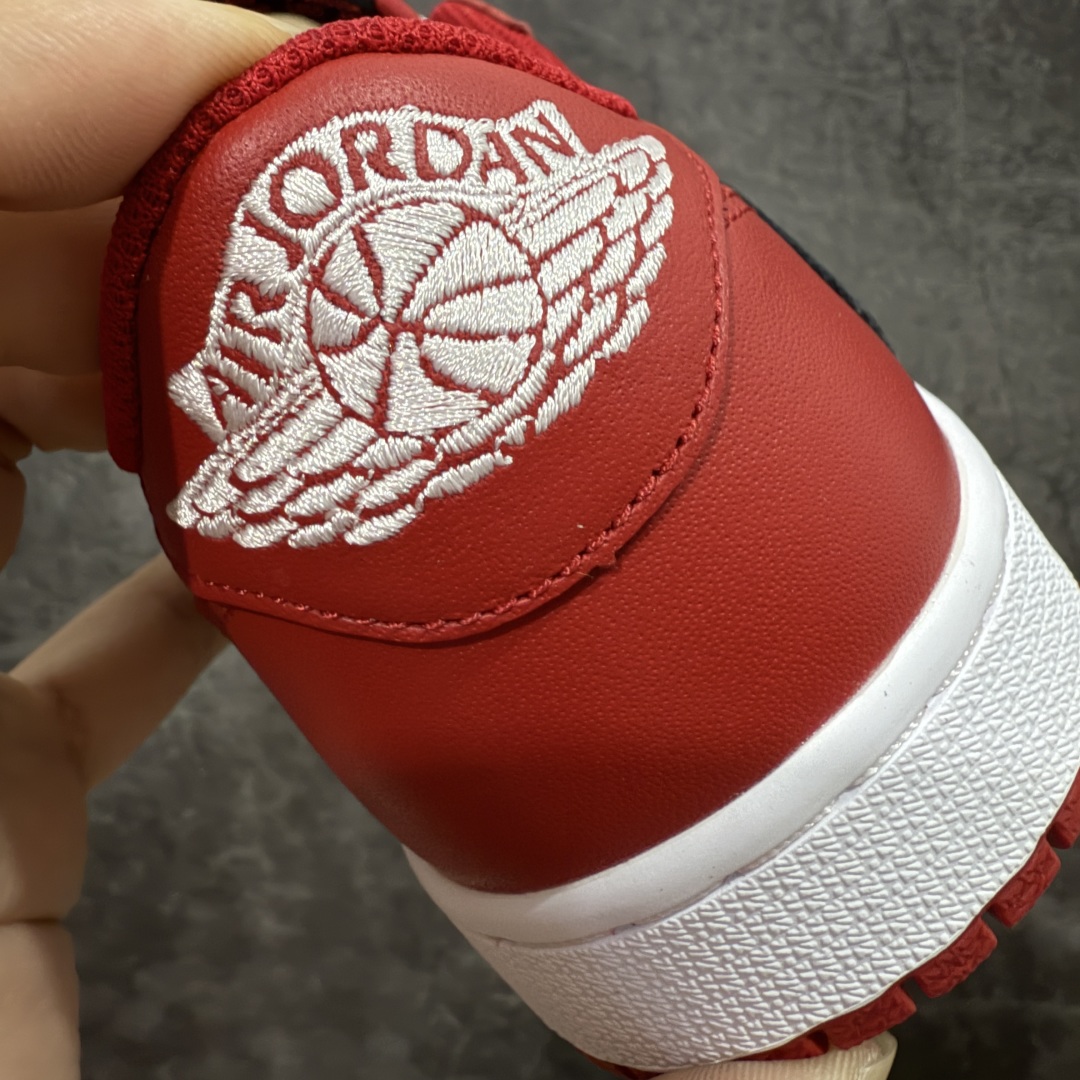 图片[2]-【莞顶LJR版本】Travis Scott x Air Jordan AJ1 Low OG SP TS联名倒钩低帮 DM7866-101 市场风向标版本 圈内最强倒钩系列 高端零售裸鞋圈特供批次 产品品控稳定性领先行业 SZ原厂全套原楦原纸板冲刀磨具开发 原厂皮料加持 原厂港宝加持定型后跟R度完美 同源原厂电绣 鬼脸飞翼针数密度立体效果一致 百分百一致原鞋 原厂拉帮工艺 针距密度一致 后跟弧度收口自然不对折 极致一眼正品既视感 进口玻璃冲刀皮料裁剪零毛边 全鞋电脑针车工艺 品控清洁度最高QC检验标准 免检产品 原厂订购鞋盒、鞋标、防尘纸、鞋撑、鞋带 追求极致的原厂味道 尺码：36 36.5 37.5 38 38.5 39 40 40.5 41 42 42.5 43 44 44.5 45 45.5 46 47.5 48.5-选品中心