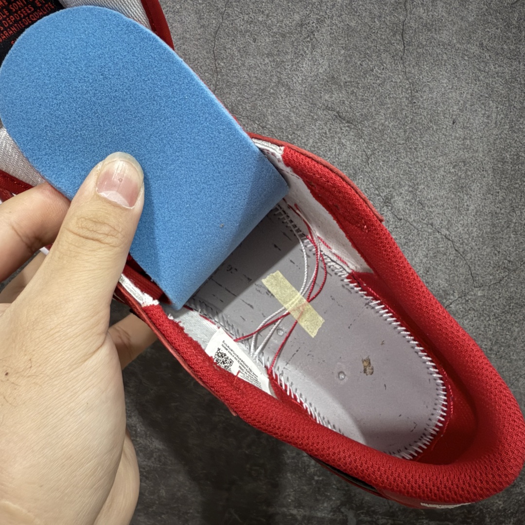 图片[9]-【莞顶LJR版本】Travis Scott x Air Jordan AJ1 Low OG SP TS联名倒钩低帮 DM7866-101 市场风向标版本 圈内最强倒钩系列 高端零售裸鞋圈特供批次 产品品控稳定性领先行业 SZ原厂全套原楦原纸板冲刀磨具开发 原厂皮料加持 原厂港宝加持定型后跟R度完美 同源原厂电绣 鬼脸飞翼针数密度立体效果一致 百分百一致原鞋 原厂拉帮工艺 针距密度一致 后跟弧度收口自然不对折 极致一眼正品既视感 进口玻璃冲刀皮料裁剪零毛边 全鞋电脑针车工艺 品控清洁度最高QC检验标准 免检产品 原厂订购鞋盒、鞋标、防尘纸、鞋撑、鞋带 追求极致的原厂味道 尺码：36 36.5 37.5 38 38.5 39 40 40.5 41 42 42.5 43 44 44.5 45 45.5 46 47.5 48.5-选品中心