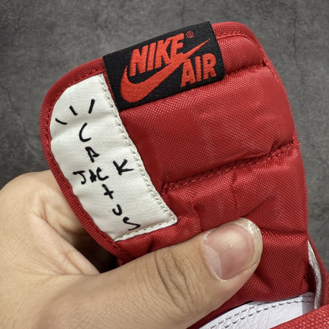 图片[6]-【莞顶LJR版本】Travis Scott x Air Jordan AJ1 Low OG SP TS联名倒钩低帮 DM7866-101 市场风向标版本 圈内最强倒钩系列 高端零售裸鞋圈特供批次 产品品控稳定性领先行业 SZ原厂全套原楦原纸板冲刀磨具开发 原厂皮料加持 原厂港宝加持定型后跟R度完美 同源原厂电绣 鬼脸飞翼针数密度立体效果一致 百分百一致原鞋 原厂拉帮工艺 针距密度一致 后跟弧度收口自然不对折 极致一眼正品既视感 进口玻璃冲刀皮料裁剪零毛边 全鞋电脑针车工艺 品控清洁度最高QC检验标准 免检产品 原厂订购鞋盒、鞋标、防尘纸、鞋撑、鞋带 追求极致的原厂味道 尺码：36 36.5 37.5 38 38.5 39 40 40.5 41 42 42.5 43 44 44.5 45 45.5 46 47.5 48.5-选品中心