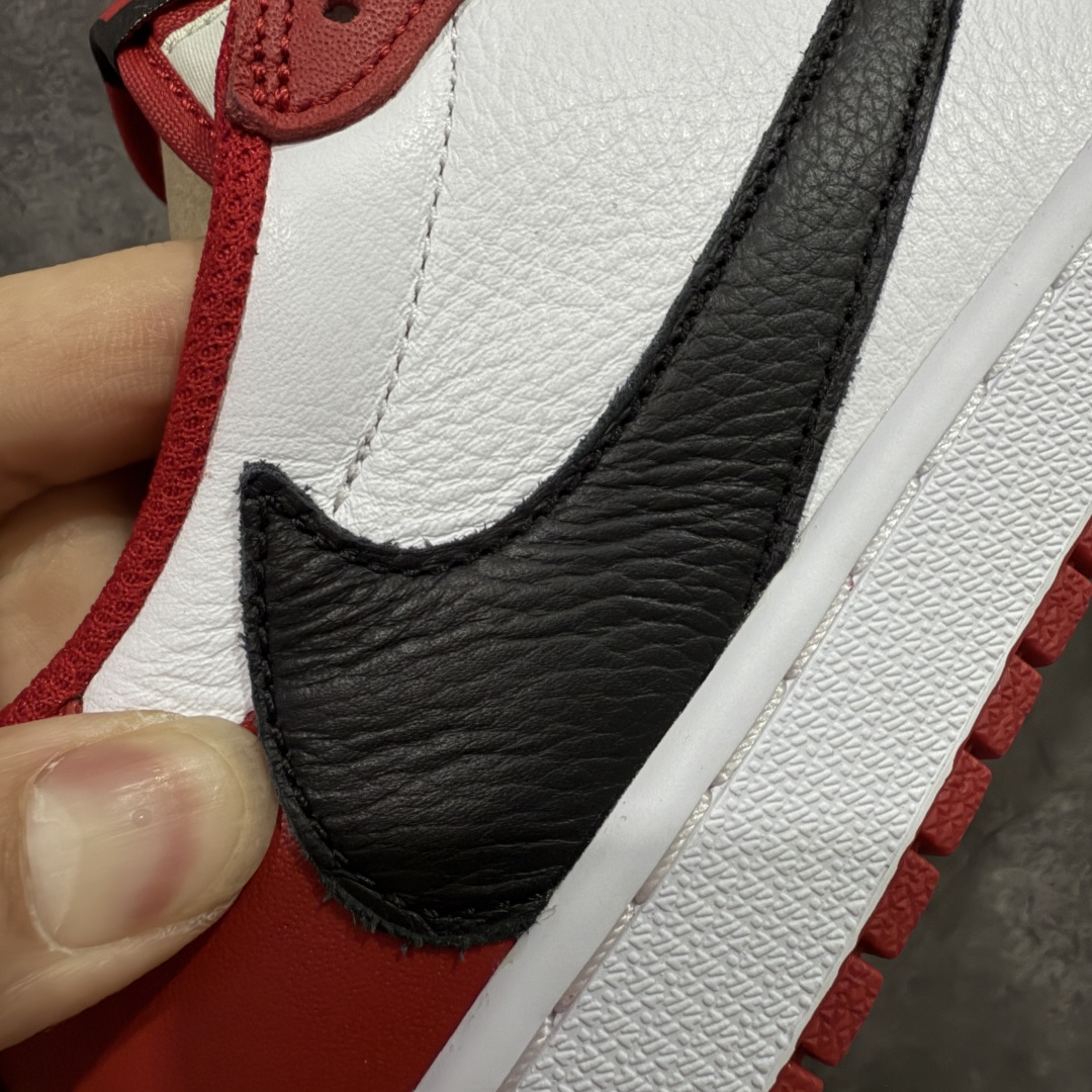 图片[3]-【莞顶LJR版本】Travis Scott x Air Jordan AJ1 Low OG SP TS联名倒钩低帮 DM7866-101 市场风向标版本 圈内最强倒钩系列 高端零售裸鞋圈特供批次 产品品控稳定性领先行业 SZ原厂全套原楦原纸板冲刀磨具开发 原厂皮料加持 原厂港宝加持定型后跟R度完美 同源原厂电绣 鬼脸飞翼针数密度立体效果一致 百分百一致原鞋 原厂拉帮工艺 针距密度一致 后跟弧度收口自然不对折 极致一眼正品既视感 进口玻璃冲刀皮料裁剪零毛边 全鞋电脑针车工艺 品控清洁度最高QC检验标准 免检产品 原厂订购鞋盒、鞋标、防尘纸、鞋撑、鞋带 追求极致的原厂味道 尺码：36 36.5 37.5 38 38.5 39 40 40.5 41 42 42.5 43 44 44.5 45 45.5 46 47.5 48.5-选品中心