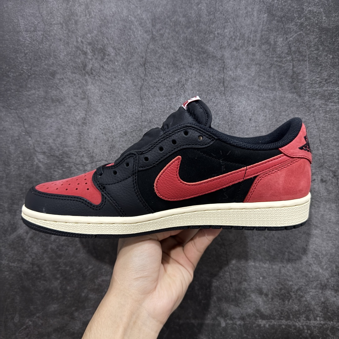 图片[2]-【莞顶LJR版本】Travis Scott x Air Jordan AJ1 Low OG SP TS联名倒钩低帮 DM7866-061 市场风向标版本 圈内最强倒钩系列 高端零售裸鞋圈特供批次 产品品控稳定性领先行业 SZ原厂全套原楦原纸板冲刀磨具开发 原厂皮料加持 原厂港宝加持定型后跟R度完美 同源原厂电绣 鬼脸飞翼针数密度立体效果一致 百分百一致原鞋 原厂拉帮工艺 针距密度一致 后跟弧度收口自然不对折 极致一眼正品既视感 进口玻璃冲刀皮料裁剪零毛边 全鞋电脑针车工艺 品控清洁度最高QC检验标准 免检产品 原厂订购鞋盒、鞋标、防尘纸、鞋撑、鞋带 追求极致的原厂味道 尺码：36 36.5 37.5 38 38.5 39 40 40.5 41 42 42.5 43 44 44.5 45 45.5 46 47.5 48.5-选品中心