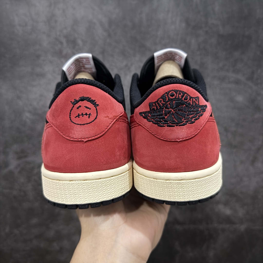 图片[5]-【莞顶LJR版本】Travis Scott x Air Jordan AJ1 Low OG SP TS联名倒钩低帮 DM7866-061 市场风向标版本 圈内最强倒钩系列 高端零售裸鞋圈特供批次 产品品控稳定性领先行业 SZ原厂全套原楦原纸板冲刀磨具开发 原厂皮料加持 原厂港宝加持定型后跟R度完美 同源原厂电绣 鬼脸飞翼针数密度立体效果一致 百分百一致原鞋 原厂拉帮工艺 针距密度一致 后跟弧度收口自然不对折 极致一眼正品既视感 进口玻璃冲刀皮料裁剪零毛边 全鞋电脑针车工艺 品控清洁度最高QC检验标准 免检产品 原厂订购鞋盒、鞋标、防尘纸、鞋撑、鞋带 追求极致的原厂味道 尺码：36 36.5 37.5 38 38.5 39 40 40.5 41 42 42.5 43 44 44.5 45 45.5 46 47.5 48.5-选品中心