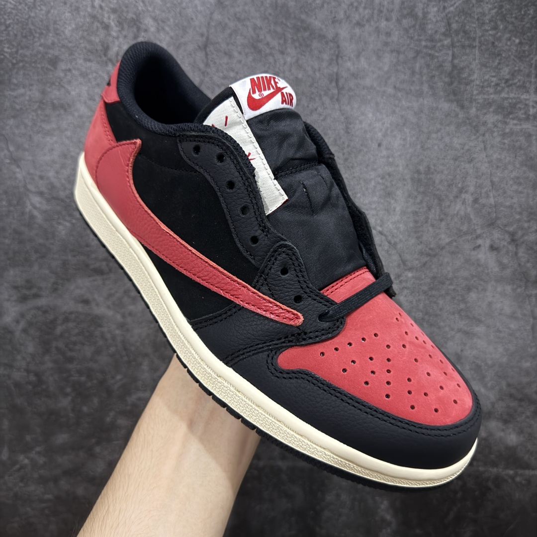 图片[3]-【莞顶LJR版本】Travis Scott x Air Jordan AJ1 Low OG SP TS联名倒钩低帮 DM7866-061 市场风向标版本 圈内最强倒钩系列 高端零售裸鞋圈特供批次 产品品控稳定性领先行业 SZ原厂全套原楦原纸板冲刀磨具开发 原厂皮料加持 原厂港宝加持定型后跟R度完美 同源原厂电绣 鬼脸飞翼针数密度立体效果一致 百分百一致原鞋 原厂拉帮工艺 针距密度一致 后跟弧度收口自然不对折 极致一眼正品既视感 进口玻璃冲刀皮料裁剪零毛边 全鞋电脑针车工艺 品控清洁度最高QC检验标准 免检产品 原厂订购鞋盒、鞋标、防尘纸、鞋撑、鞋带 追求极致的原厂味道 尺码：36 36.5 37.5 38 38.5 39 40 40.5 41 42 42.5 43 44 44.5 45 45.5 46 47.5 48.5-选品中心