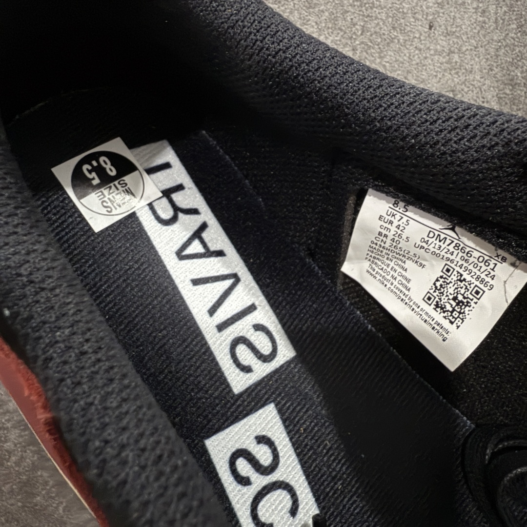 图片[8]-【莞顶LJR版本】Travis Scott x Air Jordan AJ1 Low OG SP TS联名倒钩低帮 DM7866-061 市场风向标版本 圈内最强倒钩系列 高端零售裸鞋圈特供批次 产品品控稳定性领先行业 SZ原厂全套原楦原纸板冲刀磨具开发 原厂皮料加持 原厂港宝加持定型后跟R度完美 同源原厂电绣 鬼脸飞翼针数密度立体效果一致 百分百一致原鞋 原厂拉帮工艺 针距密度一致 后跟弧度收口自然不对折 极致一眼正品既视感 进口玻璃冲刀皮料裁剪零毛边 全鞋电脑针车工艺 品控清洁度最高QC检验标准 免检产品 原厂订购鞋盒、鞋标、防尘纸、鞋撑、鞋带 追求极致的原厂味道 尺码：36 36.5 37.5 38 38.5 39 40 40.5 41 42 42.5 43 44 44.5 45 45.5 46 47.5 48.5-选品中心