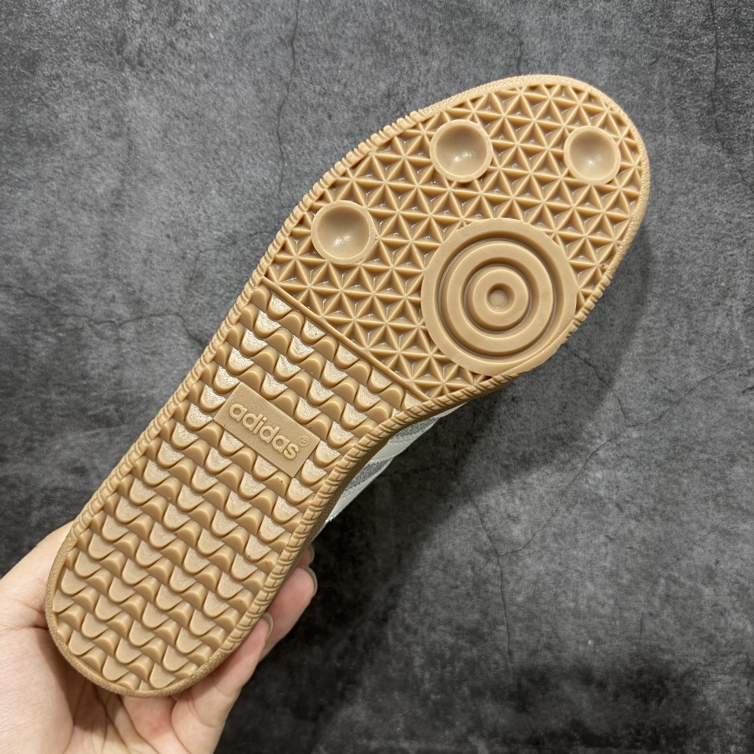 图片[9]-【纳帕软皮版】AD Original Gazelle Trainers 瞪羚室内鞋系列低帮复古百搭休闲运动德训风板鞋 KI6264 高端零售特供批次 原厂定制长毛翻毛皮组合环保纤维革鞋面材质 内置环保海玻璃鞋垫 外置RB橡胶大底 产品品控稳定性领先行业 原厂全套原楦原纸板冲刀磨具开发 原厂皮料加持 原厂港宝加持定型后跟R度完美 将复古进行到底 简约流畅 三十年不变经典 这款Gazelle运动鞋 无论面料、配色、质感或设计 都只在重现其1991年原款的经典 皮革鞋面 撞色三条纹和鞋跟标的设计 力求呈现90年代的经典复古风潮 Samba火热的同时 也带动了其它的复古鞋型 Gazelle便是其中一只 Gazelle Indoor拥有包边更宽的T字型鞋头 更好的保护运动员的前掌 浓浓的复古氛围感 非常适合现在流行的Cleanfit风格 尺码：35.5 36 36⅔ 37⅓ 38 38⅔ 39⅓ 40 40⅔ 41⅓ 42 42⅔ 43⅓ 44 44⅔ 45 46 47-选品中心