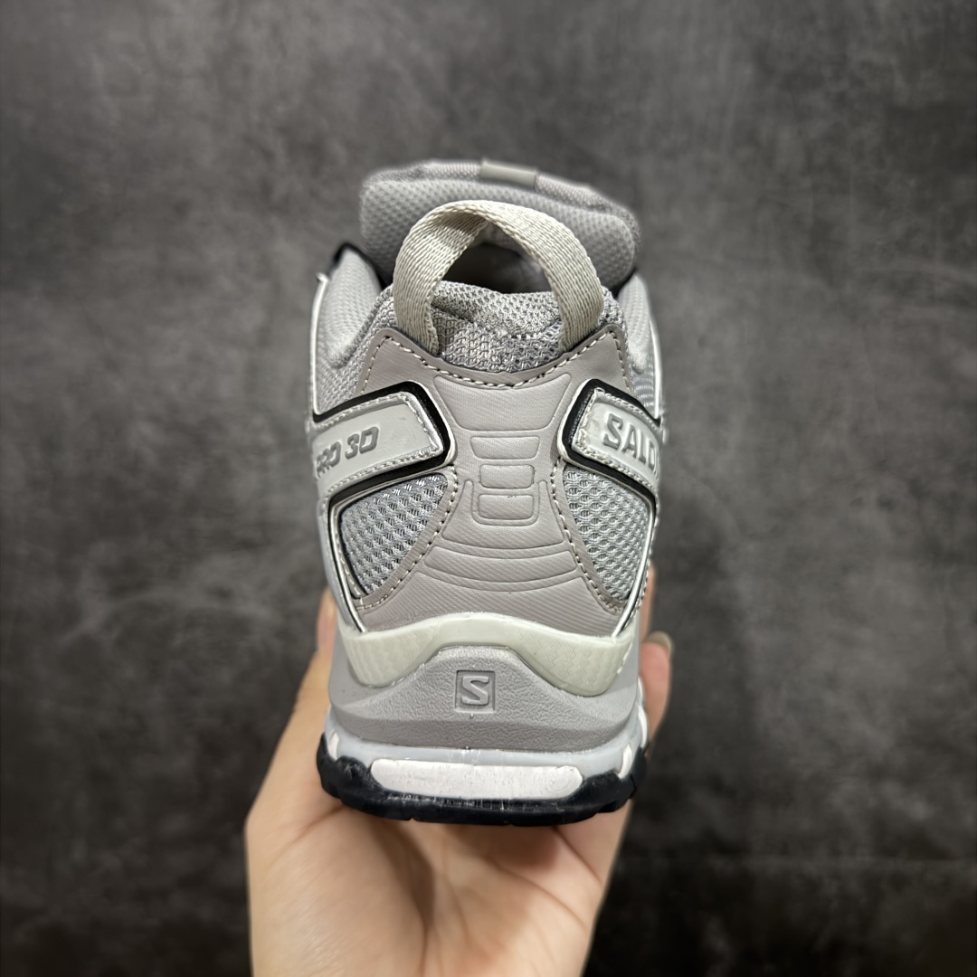 图片[4]-【纯原定制】SALOMON XA Pro 3D ADV 萨洛蒙潮流越野机能户外功能鞋 合金灰 二次元定制款 416175 全新版本出货 好货不怕晚 品质 细节 材料都是肉眼可以见！ 售前售后也是其它工厂无法匹敌！ 纯原外贸平台特供订单 耗时半年巨作 全套原纸板楦头开发 原厂特供网布配套加持 确保原汁原味 完美呈现版型 原档数据独家私模五层组合大底 男女鞋同步官方开发至46.5 原装Ortholite轻量化鞋垫 中底布带钢印编号 原厂TPU锁扣 进口港宝加持 后跟自然饱满 还原公司包裹性 鞋面采用SENSIFT贴合技术 全方位贴合包裹脚型 鞋跟部鞋底牵引设计 提供强大的抓地性能 更适应野外崎岖不平的道路 其3D ADVANCED CHASSIS底盘 材料轻量大化 钉齿设计更具稳定性 防护性 鞋底易磨损区运用CONTAGRIP高耐磨材料 应对城市硬质路面长距离跑考验 尺码：36 36.5 37.5 38 38.5 39 40 40.5 41 42 42.5 43 44 44.5 45-选品中心