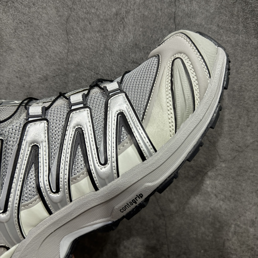 图片[6]-【纯原定制】SALOMON XA Pro 3D ADV 萨洛蒙潮流越野机能户外功能鞋 合金灰 二次元定制款 416175 全新版本出货 好货不怕晚 品质 细节 材料都是肉眼可以见！ 售前售后也是其它工厂无法匹敌！ 纯原外贸平台特供订单 耗时半年巨作 全套原纸板楦头开发 原厂特供网布配套加持 确保原汁原味 完美呈现版型 原档数据独家私模五层组合大底 男女鞋同步官方开发至46.5 原装Ortholite轻量化鞋垫 中底布带钢印编号 原厂TPU锁扣 进口港宝加持 后跟自然饱满 还原公司包裹性 鞋面采用SENSIFT贴合技术 全方位贴合包裹脚型 鞋跟部鞋底牵引设计 提供强大的抓地性能 更适应野外崎岖不平的道路 其3D ADVANCED CHASSIS底盘 材料轻量大化 钉齿设计更具稳定性 防护性 鞋底易磨损区运用CONTAGRIP高耐磨材料 应对城市硬质路面长距离跑考验 尺码：36 36.5 37.5 38 38.5 39 40 40.5 41 42 42.5 43 44 44.5 45-选品中心