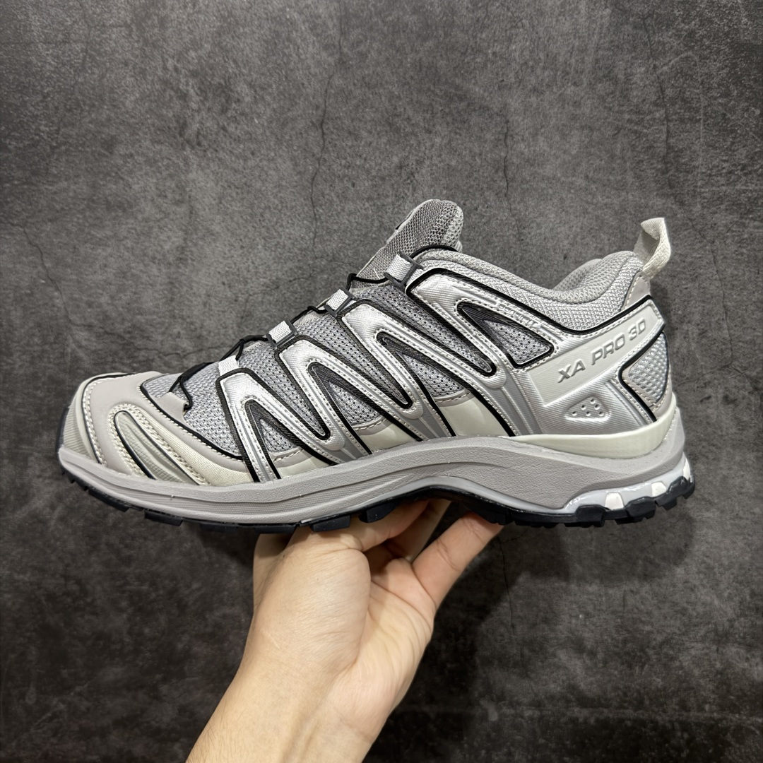 图片[2]-【纯原定制】SALOMON XA Pro 3D ADV 萨洛蒙潮流越野机能户外功能鞋 合金灰 二次元定制款 416175 全新版本出货 好货不怕晚 品质 细节 材料都是肉眼可以见！ 售前售后也是其它工厂无法匹敌！ 纯原外贸平台特供订单 耗时半年巨作 全套原纸板楦头开发 原厂特供网布配套加持 确保原汁原味 完美呈现版型 原档数据独家私模五层组合大底 男女鞋同步官方开发至46.5 原装Ortholite轻量化鞋垫 中底布带钢印编号 原厂TPU锁扣 进口港宝加持 后跟自然饱满 还原公司包裹性 鞋面采用SENSIFT贴合技术 全方位贴合包裹脚型 鞋跟部鞋底牵引设计 提供强大的抓地性能 更适应野外崎岖不平的道路 其3D ADVANCED CHASSIS底盘 材料轻量大化 钉齿设计更具稳定性 防护性 鞋底易磨损区运用CONTAGRIP高耐磨材料 应对城市硬质路面长距离跑考验 尺码：36 36.5 37.5 38 38.5 39 40 40.5 41 42 42.5 43 44 44.5 45-选品中心