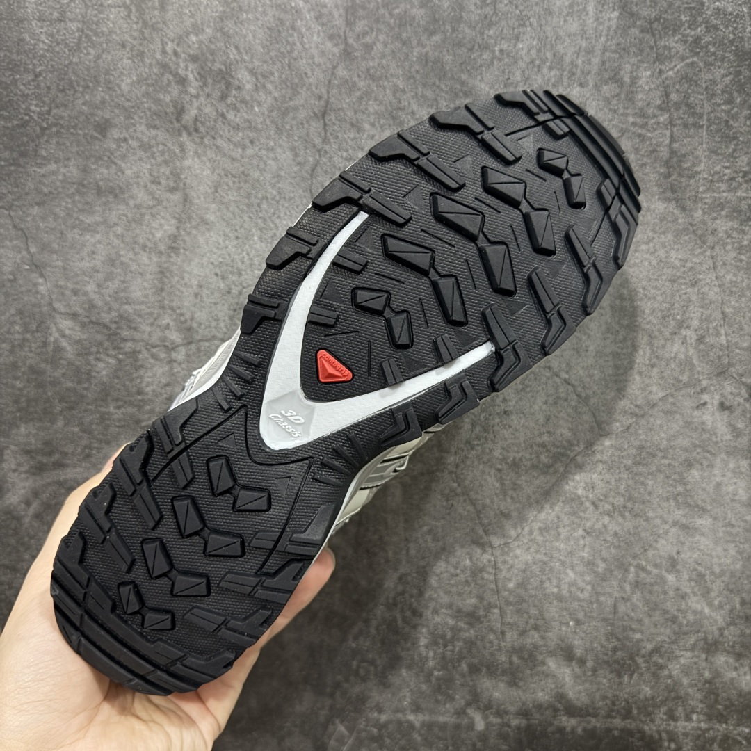 图片[9]-【纯原定制】SALOMON XA Pro 3D ADV 萨洛蒙潮流越野机能户外功能鞋 合金灰 二次元定制款 416175 全新版本出货 好货不怕晚 品质 细节 材料都是肉眼可以见！ 售前售后也是其它工厂无法匹敌！ 纯原外贸平台特供订单 耗时半年巨作 全套原纸板楦头开发 原厂特供网布配套加持 确保原汁原味 完美呈现版型 原档数据独家私模五层组合大底 男女鞋同步官方开发至46.5 原装Ortholite轻量化鞋垫 中底布带钢印编号 原厂TPU锁扣 进口港宝加持 后跟自然饱满 还原公司包裹性 鞋面采用SENSIFT贴合技术 全方位贴合包裹脚型 鞋跟部鞋底牵引设计 提供强大的抓地性能 更适应野外崎岖不平的道路 其3D ADVANCED CHASSIS底盘 材料轻量大化 钉齿设计更具稳定性 防护性 鞋底易磨损区运用CONTAGRIP高耐磨材料 应对城市硬质路面长距离跑考验 尺码：36 36.5 37.5 38 38.5 39 40 40.5 41 42 42.5 43 44 44.5 45-选品中心