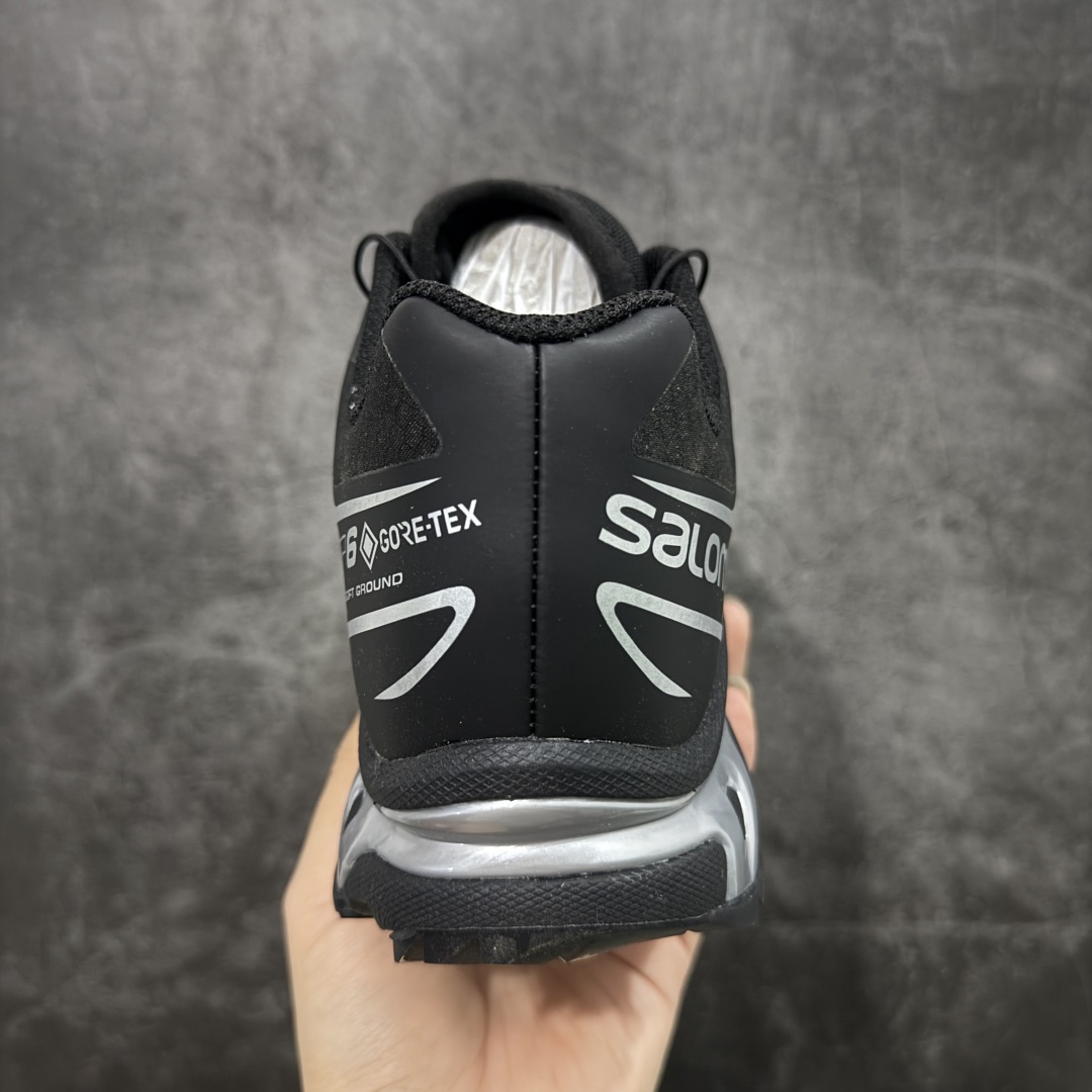 图片[4]-【莞产定制版】SALOMON XT-6 GTX萨洛蒙潮流越野机能户外功能鞋 流彩飞墨 474506 纯原外贸平台特供订单 耗时半年巨作 全套原纸板楦头开发 原厂特供网布配套加持 确保原汁原味 完美呈现版型 原档数据独家私模五层组合大底 原装Ortholite轻量化鞋垫 中底布带钢印编号 原厂TPU锁扣 进口港宝加持 后跟自然饱满 还原公司包裹性 鞋面以“锯齿”状的包裹系统呈现 在基色底之下加入了各种色点缀 将公司的最新技术和时尚前卫的造型融入耐用的长跑款式中 鞋面由 TPU 薄膜制成 并焊接在高耐磨网眼上 使其既时尚又坚固 由 ACS底盘支撑 可增强稳定性和支撑力 以及由橡胶凸耳 Contragrip外底覆盖的 EVA 缓冲中底 旨在应对崎岖的地形 鞋舌上的彩色Salomon 标签、Quicklace 系统以及鞋头、鞋舌和鞋跟上的附加品牌使细节更加完美 让穿着者可以轻松驾驭户外与通勤下的任何运动生活场景 无缝鞋身户外随意纵横 颜值与脚感兼备 出街通勤 绝对非常吸睛 你值得拥有 尺码：37-45-选品中心