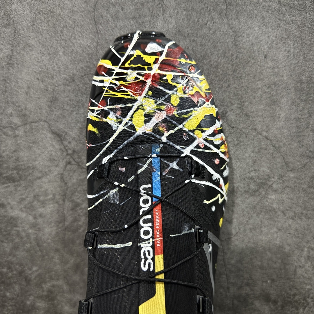 图片[5]-【莞产定制版】SALOMON XT-6 GTX萨洛蒙潮流越野机能户外功能鞋 流彩飞墨 474506 纯原外贸平台特供订单 耗时半年巨作 全套原纸板楦头开发 原厂特供网布配套加持 确保原汁原味 完美呈现版型 原档数据独家私模五层组合大底 原装Ortholite轻量化鞋垫 中底布带钢印编号 原厂TPU锁扣 进口港宝加持 后跟自然饱满 还原公司包裹性 鞋面以“锯齿”状的包裹系统呈现 在基色底之下加入了各种色点缀 将公司的最新技术和时尚前卫的造型融入耐用的长跑款式中 鞋面由 TPU 薄膜制成 并焊接在高耐磨网眼上 使其既时尚又坚固 由 ACS底盘支撑 可增强稳定性和支撑力 以及由橡胶凸耳 Contragrip外底覆盖的 EVA 缓冲中底 旨在应对崎岖的地形 鞋舌上的彩色Salomon 标签、Quicklace 系统以及鞋头、鞋舌和鞋跟上的附加品牌使细节更加完美 让穿着者可以轻松驾驭户外与通勤下的任何运动生活场景 无缝鞋身户外随意纵横 颜值与脚感兼备 出街通勤 绝对非常吸睛 你值得拥有 尺码：37-45-选品中心