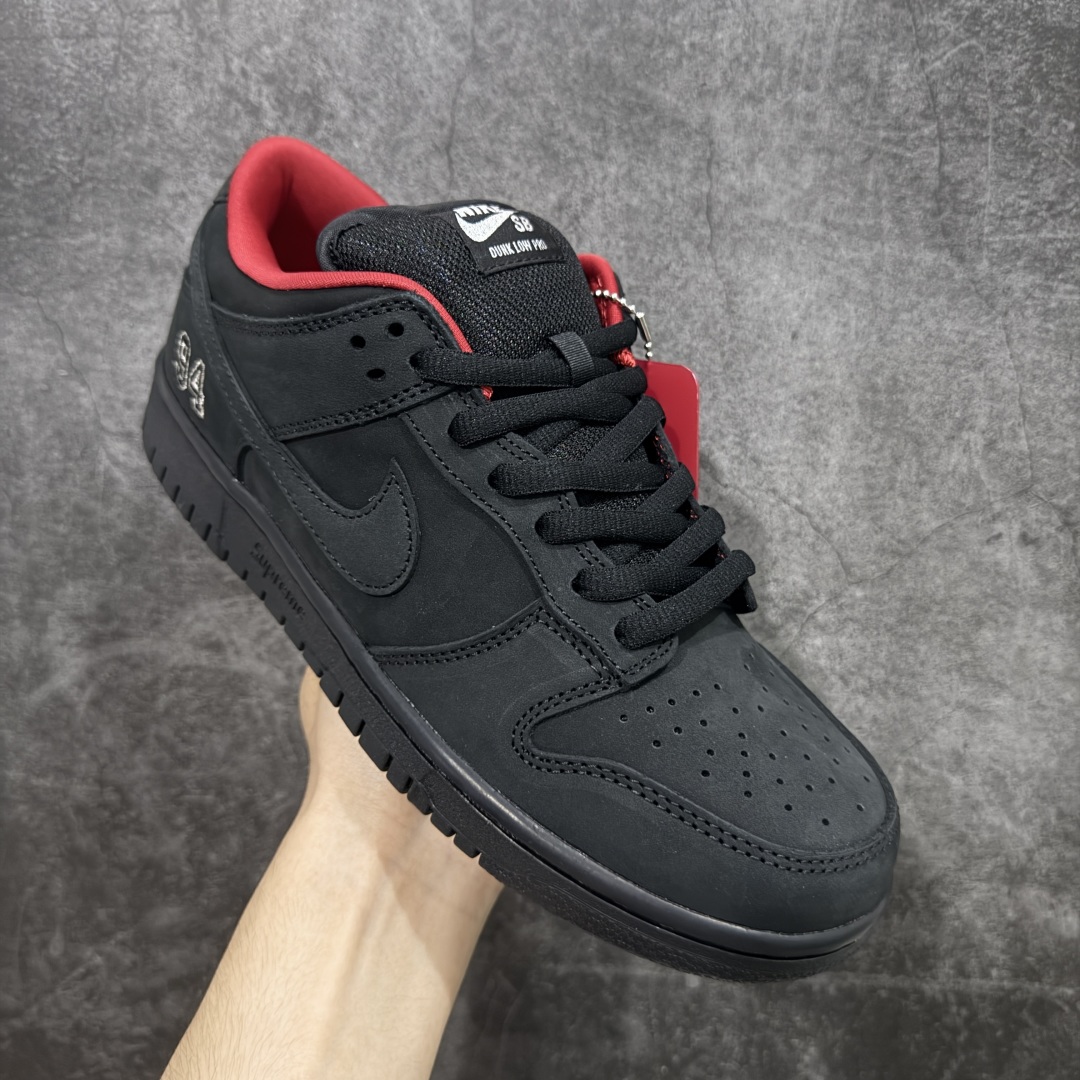 图片[3]-【Top纯原 】Supreme x Nk Dunk SB Dunk Low 舒适 防滑耐磨低帮板鞋 男女同款 黑红色 HQ8487-001 独家原厂航空铝磨具打磨大底 鞋头坡度极致还原 原盒原配 圈内天花板工艺 原厂冲刀 超高清洁度 全鞋零毛边皮料切割 全套原楦原模倾力打造完美版型 采用原厂百宏鞋带以及原厂百宏织唛舌标 内标可供原厂几率过验 原厂中底布黄色点胶 原厂中底布拉帮走线遵循公司‼️ 尺码：40 40.5 41 42 42.5 43 44 44.5 45 46 47.5-选品中心