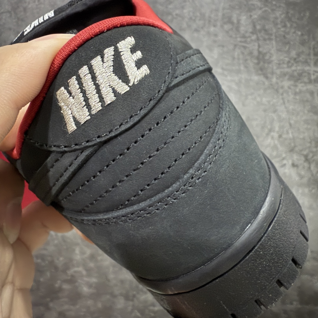 图片[2]-【Top纯原 】Supreme x Nk Dunk SB Dunk Low 舒适 防滑耐磨低帮板鞋 男女同款 黑红色 HQ8487-001 独家原厂航空铝磨具打磨大底 鞋头坡度极致还原 原盒原配 圈内天花板工艺 原厂冲刀 超高清洁度 全鞋零毛边皮料切割 全套原楦原模倾力打造完美版型 采用原厂百宏鞋带以及原厂百宏织唛舌标 内标可供原厂几率过验 原厂中底布黄色点胶 原厂中底布拉帮走线遵循公司‼️ 尺码：40 40.5 41 42 42.5 43 44 44.5 45 46 47.5-选品中心