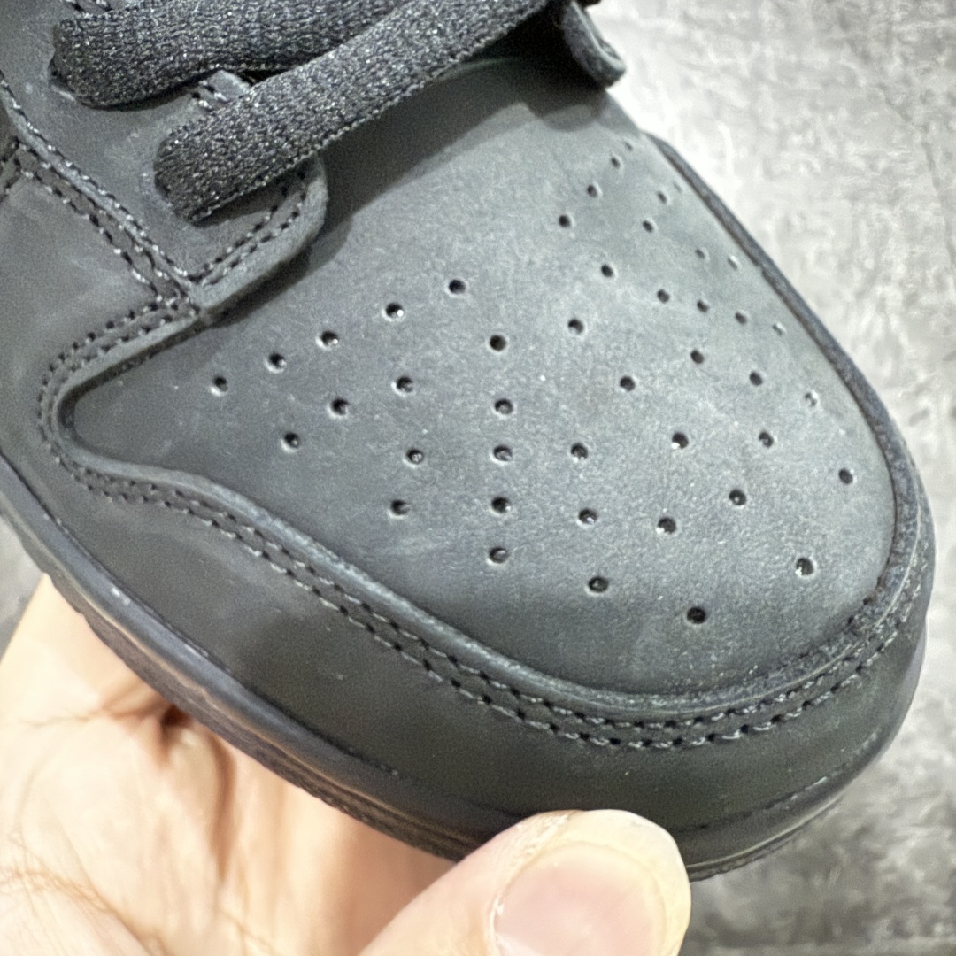 图片[5]-【Top纯原 】Supreme x Nk Dunk SB Dunk Low 舒适 防滑耐磨低帮板鞋 男女同款 黑红色 HQ8487-001 独家原厂航空铝磨具打磨大底 鞋头坡度极致还原 原盒原配 圈内天花板工艺 原厂冲刀 超高清洁度 全鞋零毛边皮料切割 全套原楦原模倾力打造完美版型 采用原厂百宏鞋带以及原厂百宏织唛舌标 内标可供原厂几率过验 原厂中底布黄色点胶 原厂中底布拉帮走线遵循公司‼️ 尺码：40 40.5 41 42 42.5 43 44 44.5 45 46 47.5-选品中心