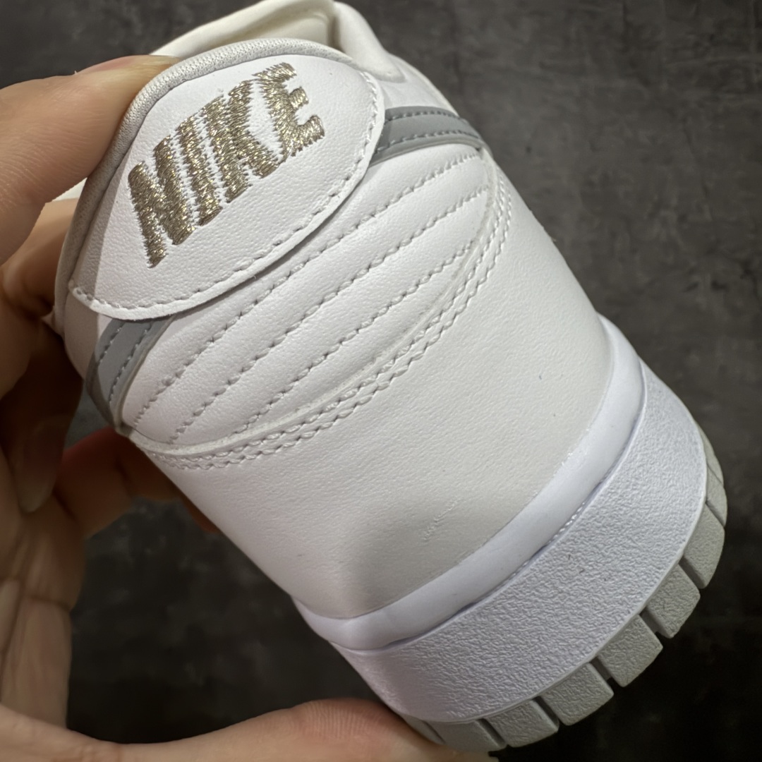 图片[2]-【Top纯原 】Supreme x Nk Dunk SB Dunk Low 舒适 防滑耐磨低帮板鞋 男女同款 联名白灰色 HQ8487-100 独家原厂航空铝磨具打磨大底 鞋头坡度极致还原 原盒原配 圈内天花板工艺 原厂冲刀 超高清洁度 全鞋零毛边皮料切割 全套原楦原模倾力打造完美版型 采用原厂百宏鞋带以及原厂百宏织唛舌标 内标可供原厂几率过验 原厂中底布黄色点胶 原厂中底布拉帮走线遵循公司‼️ 尺码：40 40.5 41 42 42.5 43 44 44.5 45 46 47.5-选品中心