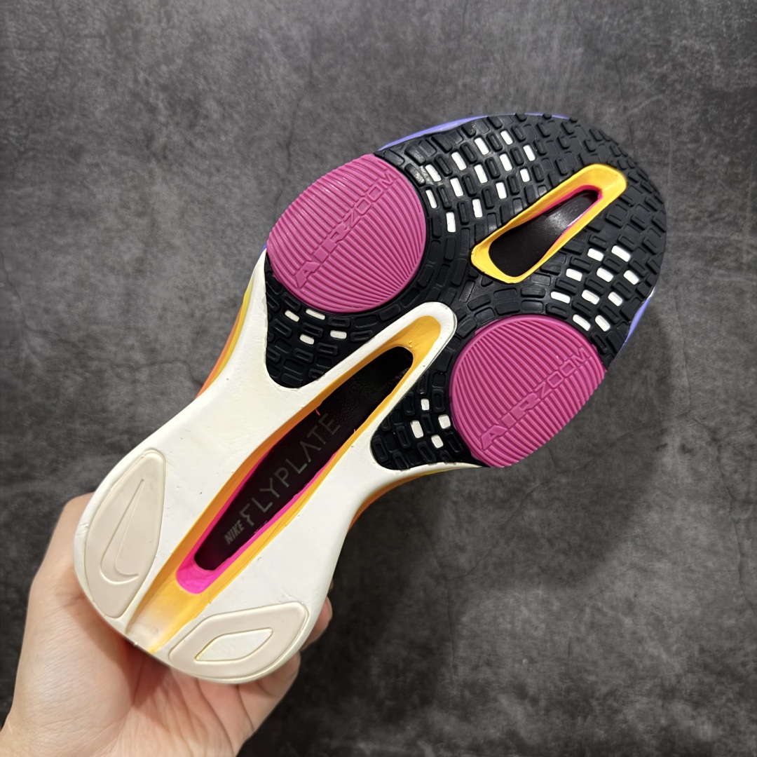 图片[9]-【碳科技纯原】Nk Zoom AlphaFly Next% 4 阿尔法飞行4代 2025年全新超级马拉松全掌碳板跑鞋 HJ7041-600  市场顶级版本 跑鞋第一梯队 专业跑鞋‼️ 原标原盒 全掌真碳版 真Zoom X气垫 配件齐 有配正确配套防尘布袋 真材实料 假一赔十‼️ 正确大底刷漆（鞋底部分黑色刷漆有裂纹） 鞋款搭载两个Airzoom缓震配置，全掌型碳纤维板，缔造出色推进感；中底ZoomX 泡绵从后跟延伸至鞋头，超强回弹性 💪🏻 空气动力学造型则依然保留。前掌采用镂空设计，让鞋底的碳板配置得以可视化 造型更具未来感。   尺码：36 36.5 37.5 38 38.5 39 40 40.5 41 42 42.5 43 44 44.5 45-选品中心