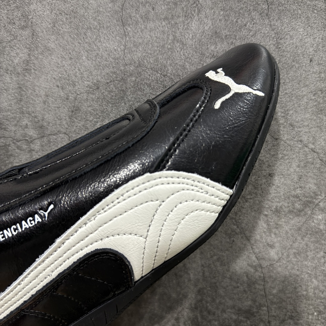 图片[6]-【首发版】Balenciaga 巴黎世家联名款The Open Product x Puma Speedcat 极速赛车系列彪马低帮生活休闲鞋 原装档案原数据纸版楦型 采用原厂皮料材质 二次成型\’猛帮\’成型工艺 全球知名运动品牌PUMA宝马赛车系列，融合了宝马车队的标志性配色，以趣味十足又前卫复古的设计引领潮流，将赛道精神融入街头时尚，开启前卫竞速之旅。自1978年巴伐利亚车队走上世界舞台，宝马赛车就在全球汽车制造和赛车运动领域留下了浓墨重彩的一笔。全新的两款BMW MMS Roma与BMW MMS Speedboat鞋款，均从宝马车型中汲取灵感。以黑或白为底色，融入经典配色，主打前卫复古风。Roma鞋款的鞋侧以复古的流线造型，缀以宝马经典Logo，巧妙吸睛；而Speedcat鞋款以亮眼三色条纹元素缀以舒适鞋面，赋予了独特的个性美学，演绎赛车的无尽能量 货号 406515-01 尺码 36 37 38 39 40 41 42 43 44 45 ｛官方同布 无半码｝ ⚠️-选品中心